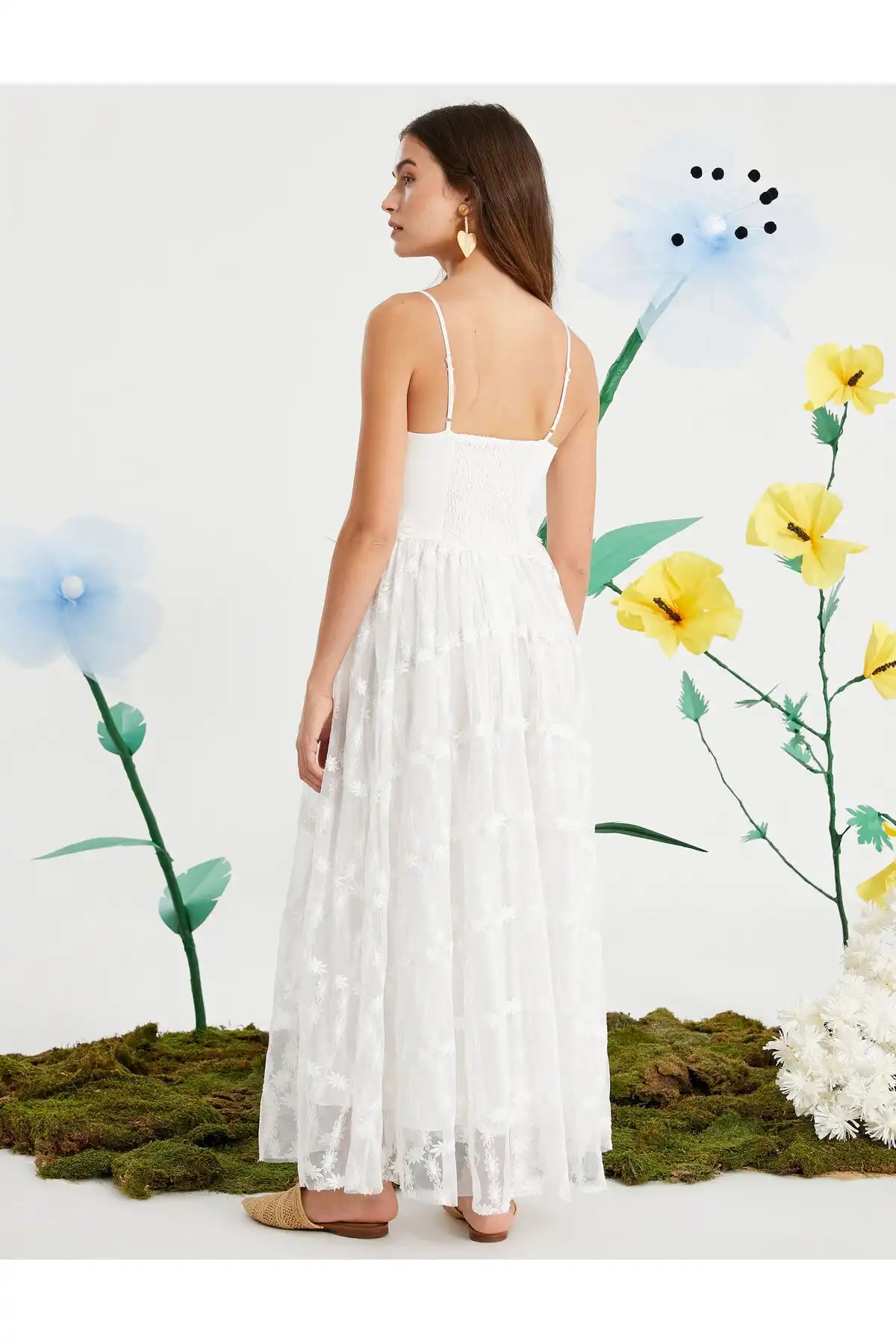 راشل آراز ایکس کوتون - لباس با بند توری دیزی با جزئیات برند   Koton (کوتون) به رنگ  سفید در دسته  لباس مجلسی و شومیز