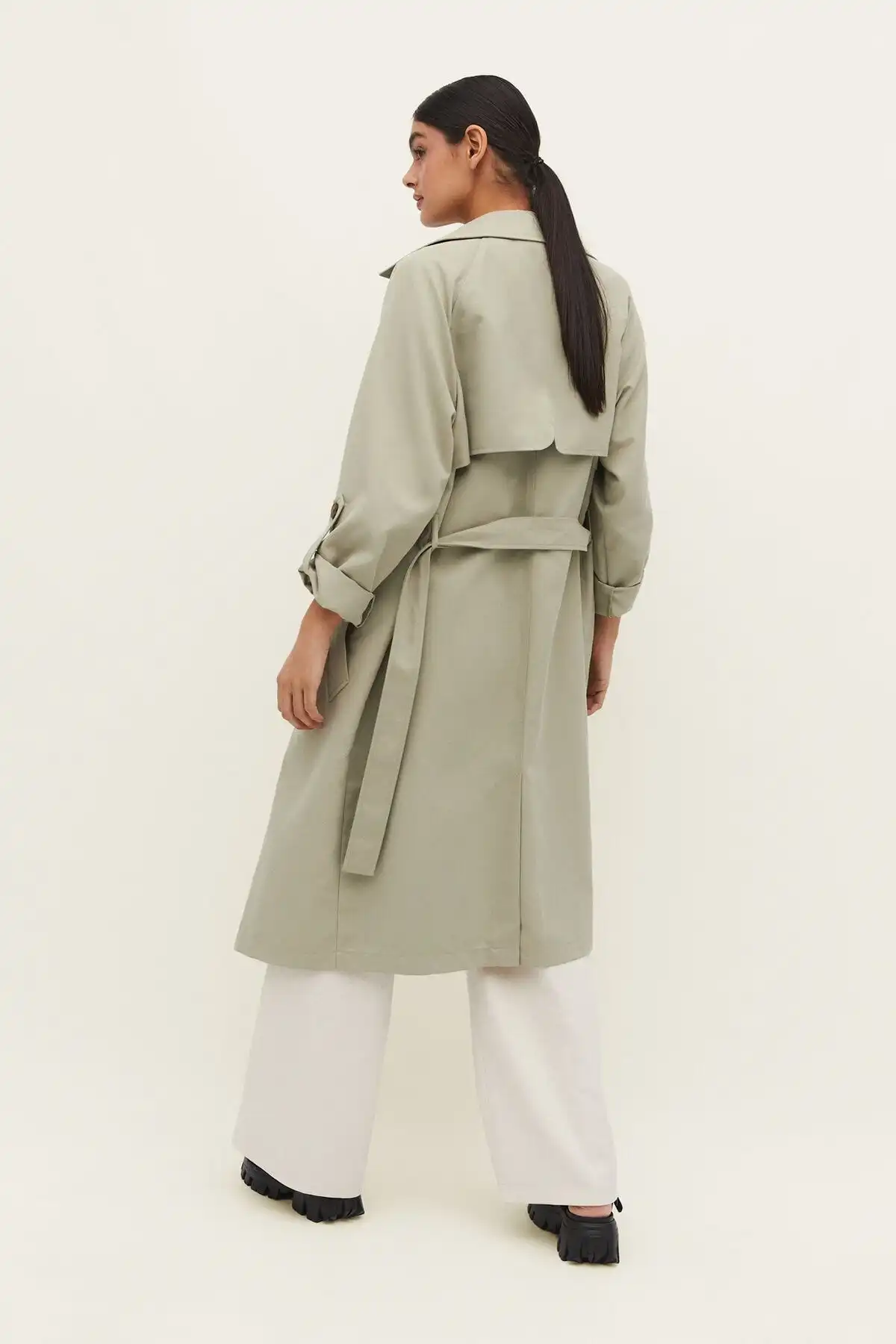 کت ترنچ بلند روان برند   Stradivarius به رنگ  خاکی مدل  ترنچ کت