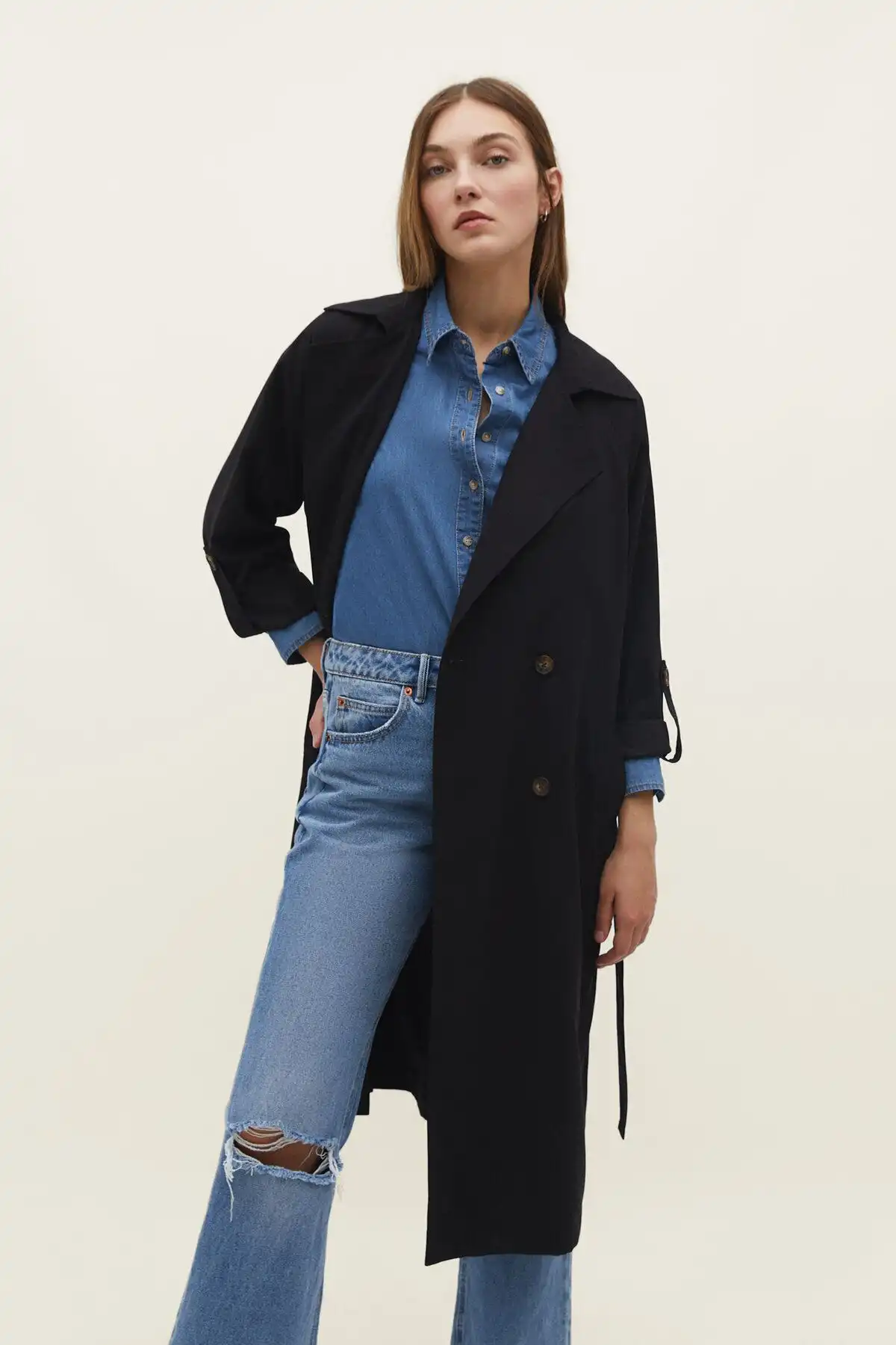 کت ترنچ بلند روان برند   Stradivarius به رنگ  مشکی مدل  ترنچ کت