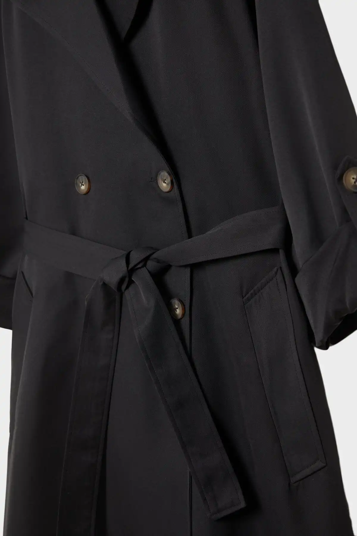 کت ترنچ بلند روان برند   Stradivarius به رنگ  مشکی مدل  ترنچ کت