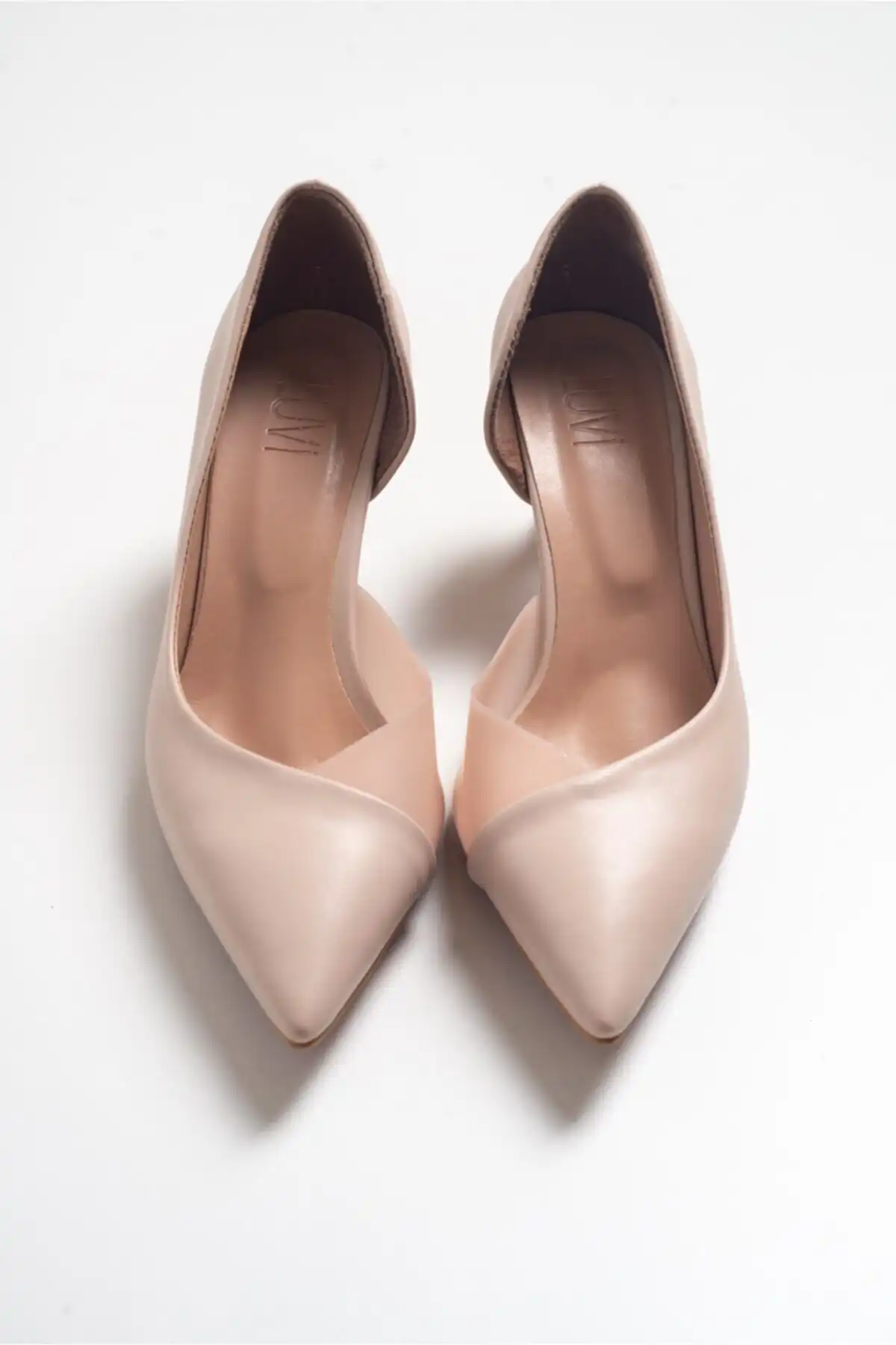 کفش زنانه پاشنه دار پوستی 353 برند   luvishoes(لوویش) به رنگ   بژ در دسته مجلسی