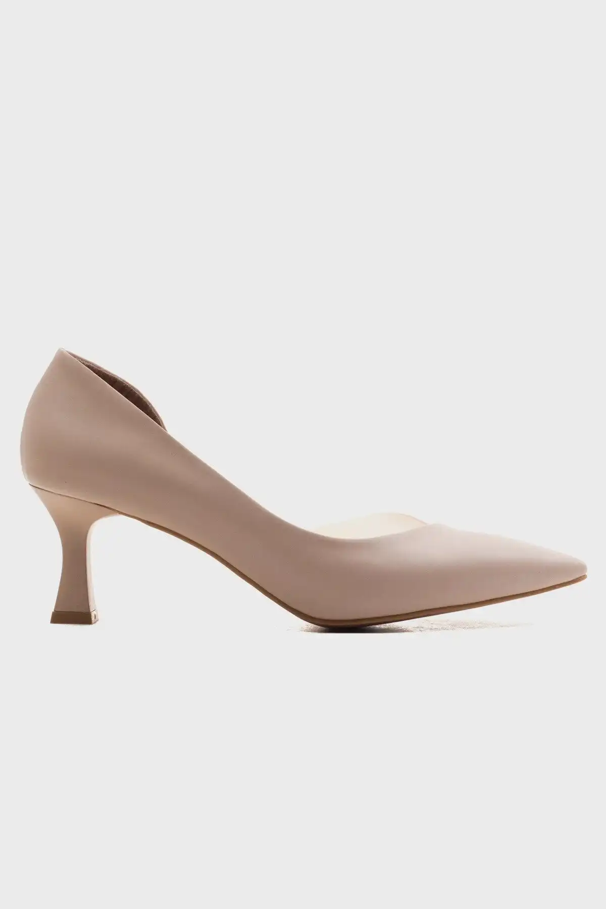 کفش زنانه پاشنه دار پوستی 353 برند   luvishoes(لوویش) به رنگ   بژ در دسته مجلسی