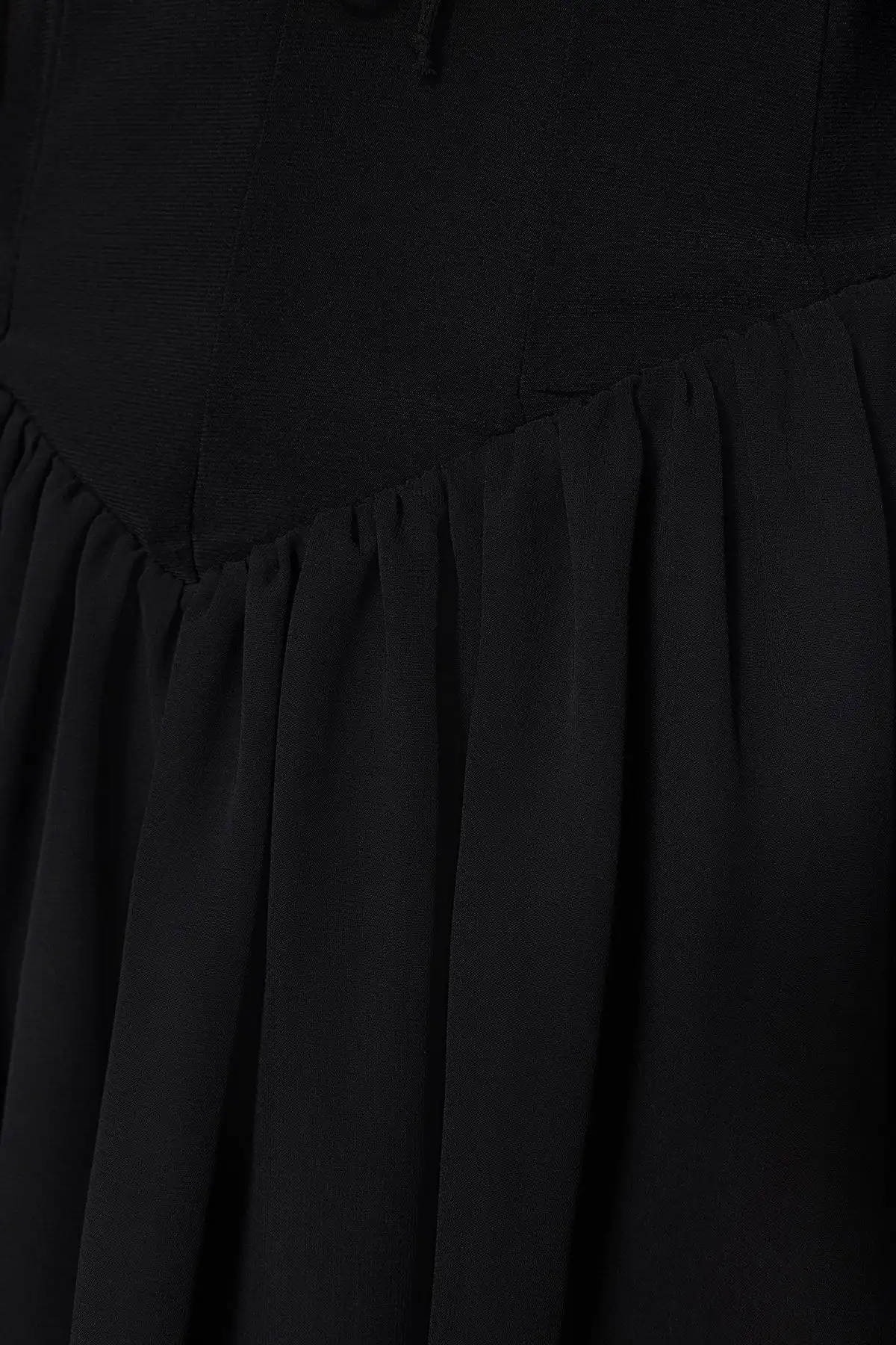 لباس مشکی کمر باز/ اسکیت شیفون آستر TPRSS23EL00096 برند   TRENDYOLMİLLA به رنگ  مشکی در دسته لباس مجلسی و شومیز