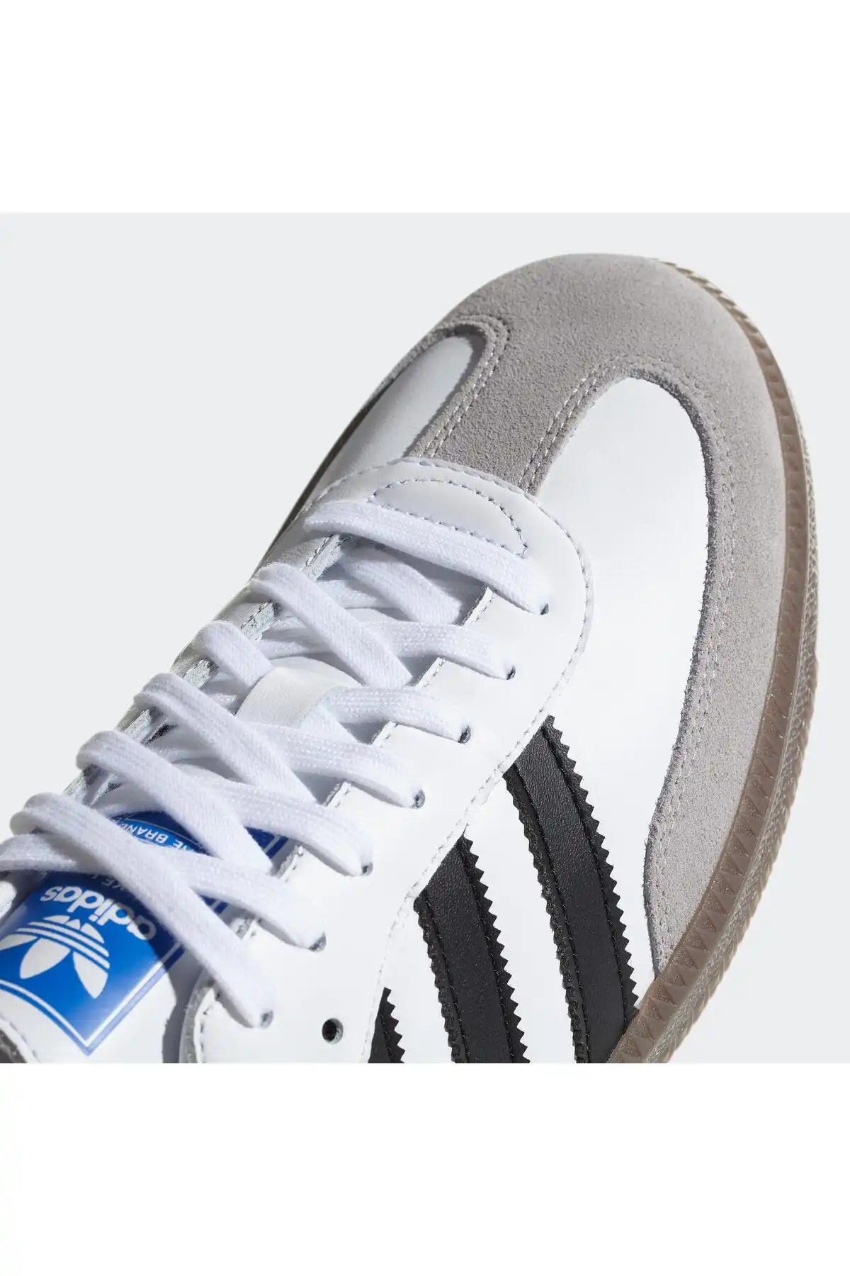 کفش اسپورت مردانه مدل جدید پاییز  2025  برند  adidas به رنگ  سفید