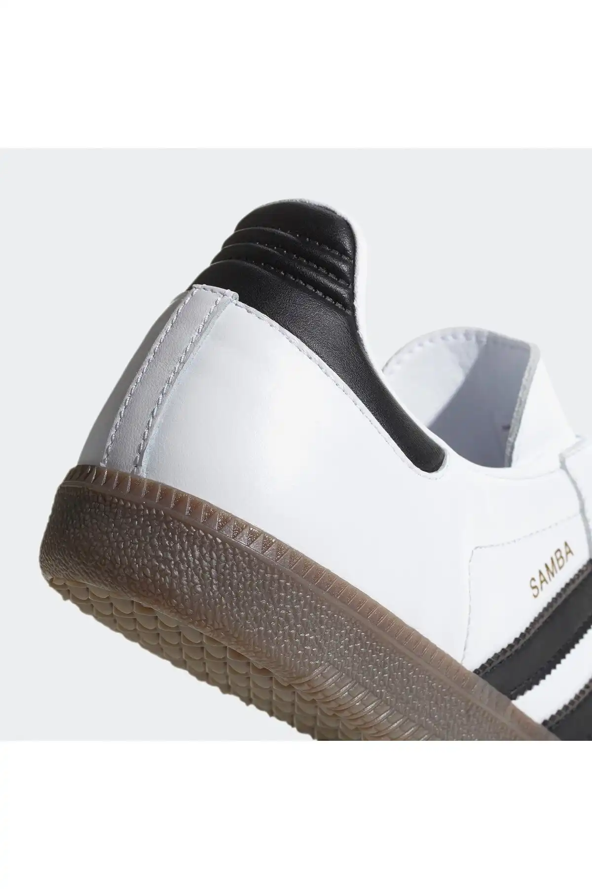 کفش اسپورت مردانه مدل جدید پاییز  2025  برند  adidas به رنگ  سفید