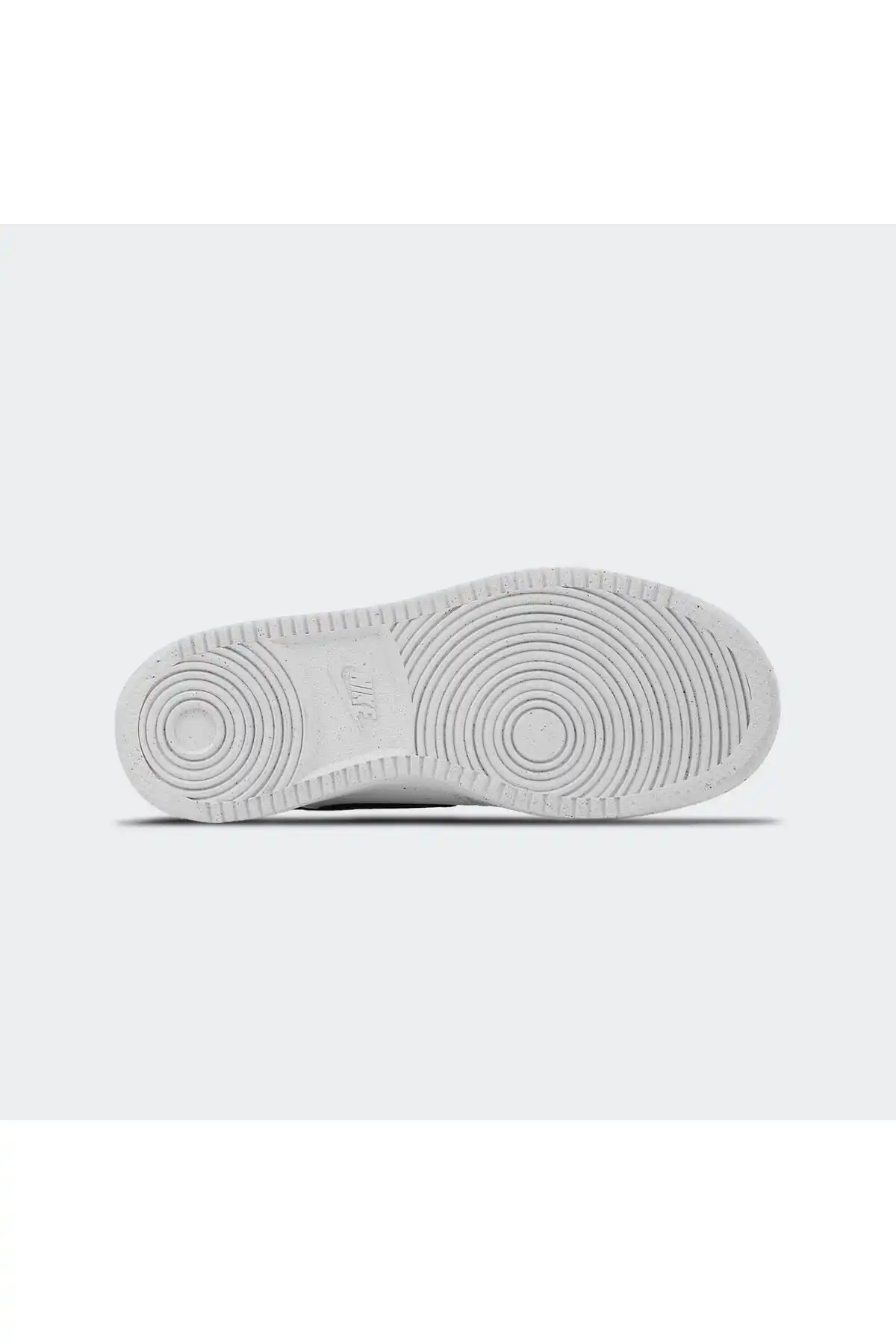 کفش اسپورت مردانه مدل جدید پاییز  2025  برند  Nike به رنگ  سفید