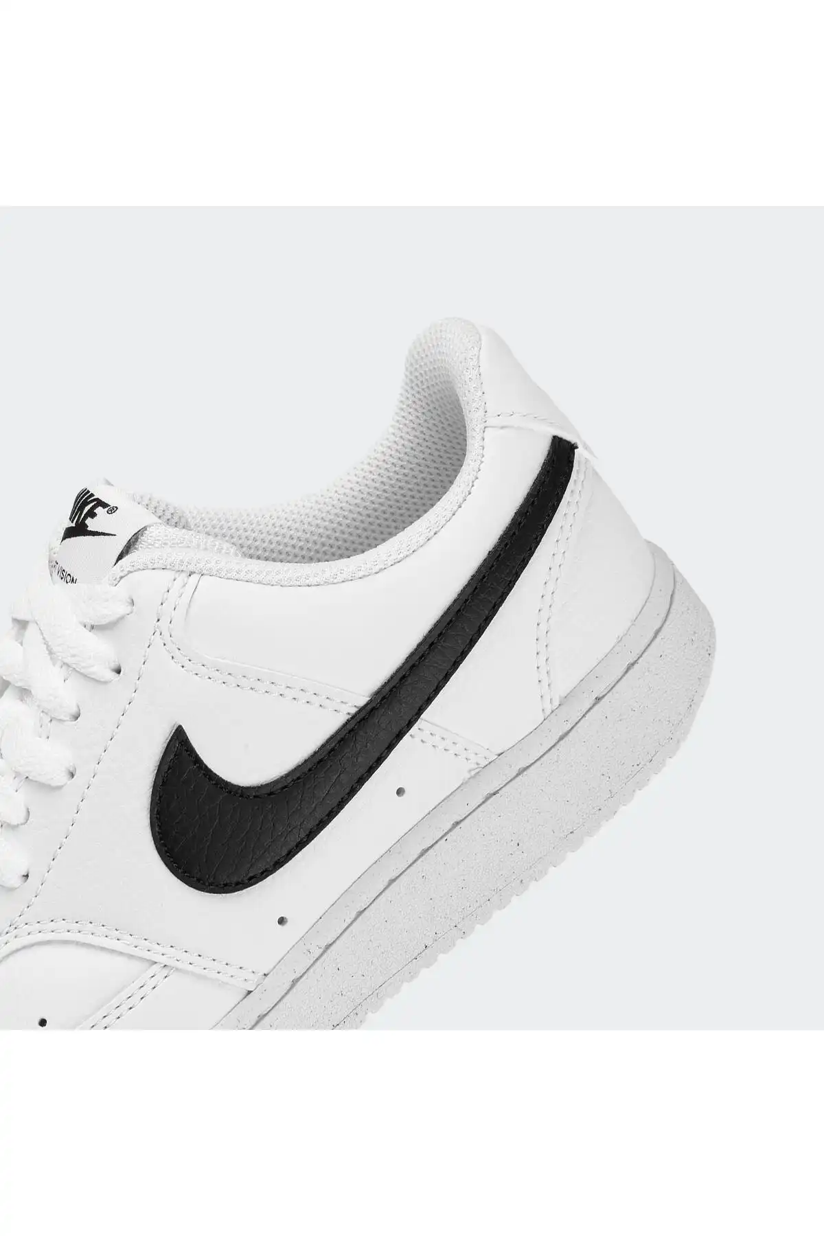 کفش اسپورت مردانه مدل جدید پاییز  2025  برند  Nike به رنگ  سفید