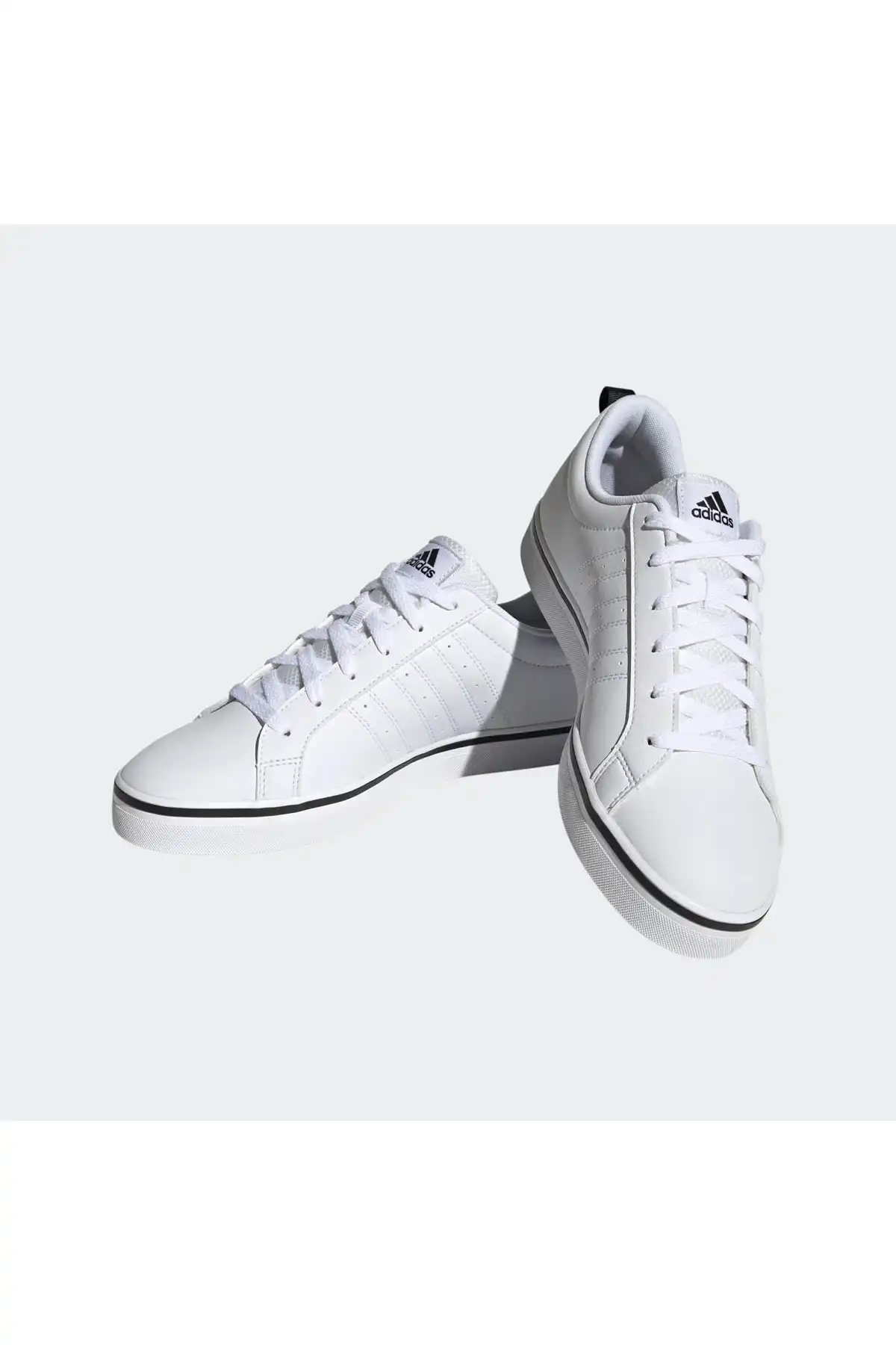 کفش اسپورت مردانه مدل جدید پاییز  2025  برند  adidas به رنگ  ابر سفید / هسته سیاه / ابر سفید