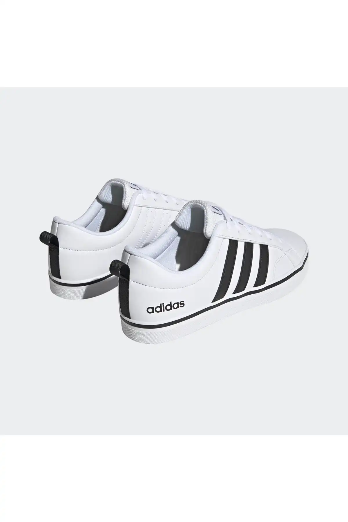 کفش اسپورت مردانه مدل جدید پاییز  2025  برند  adidas به رنگ  ابر سفید / هسته سیاه / ابر سفید