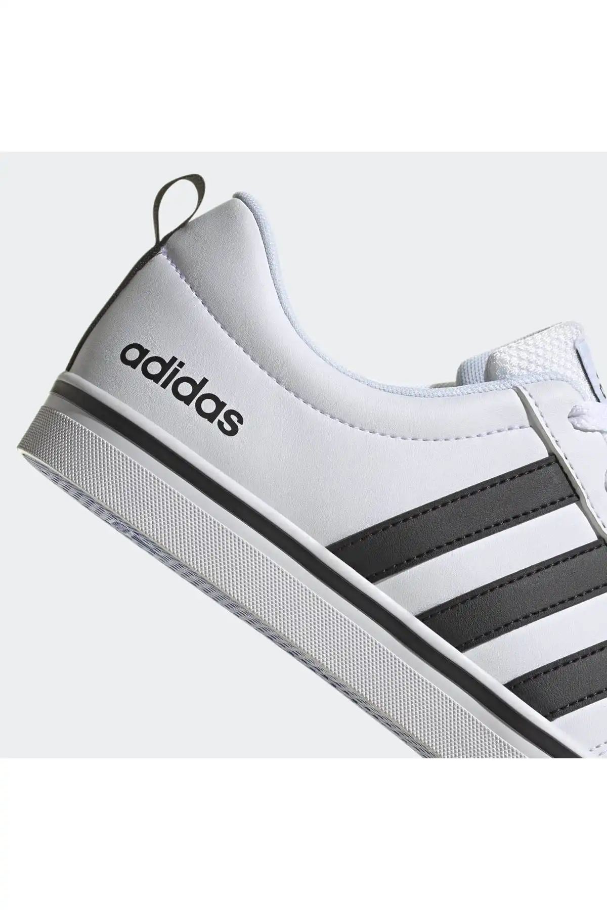 کفش اسپورت مردانه مدل جدید پاییز  2025  برند  adidas به رنگ  ابر سفید / هسته سیاه / ابر سفید