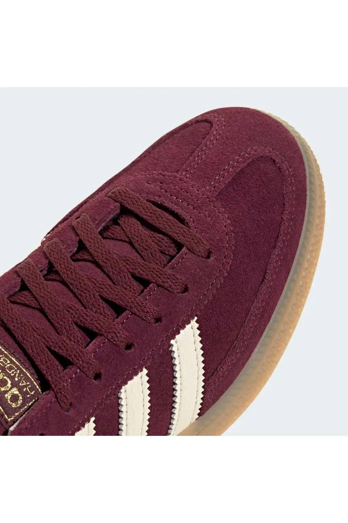 کفش اسپورت مردانه مدل جدید پاییز  2025  برند  adidas به رنگ  مارون / کرم سفید / طلایی من