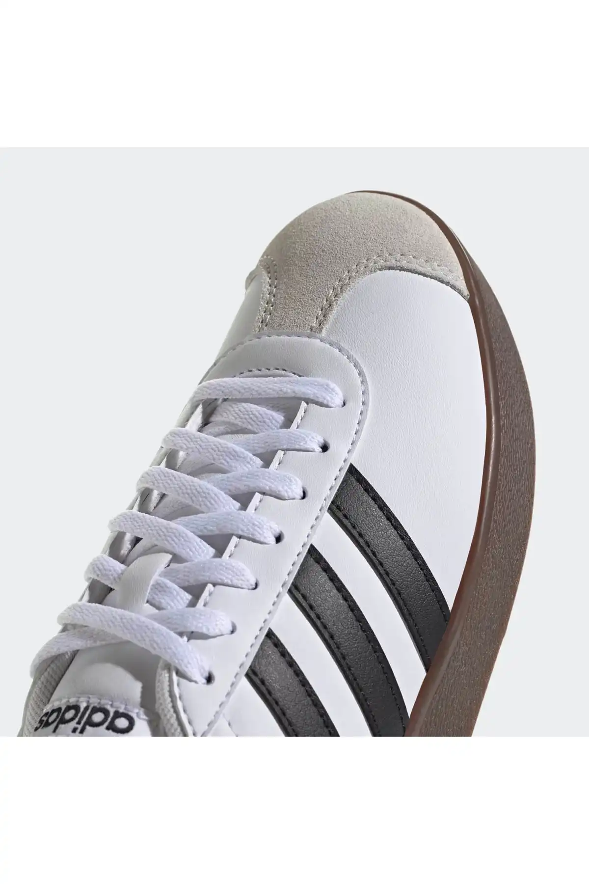کفش اسپورت مردانه مدل جدید پاییز  2025  برند  adidas به رنگ  FTWR WHITE-+