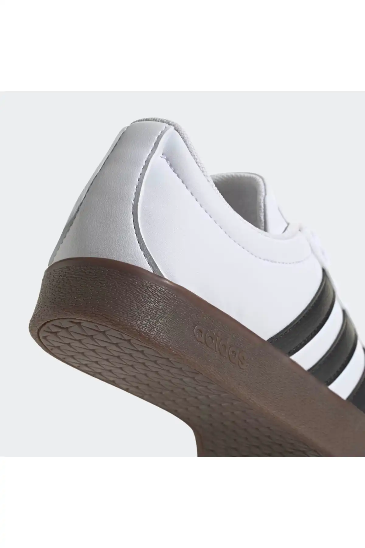 کفش اسپورت مردانه مدل جدید پاییز  2025  برند  adidas به رنگ  FTWR WHITE-+