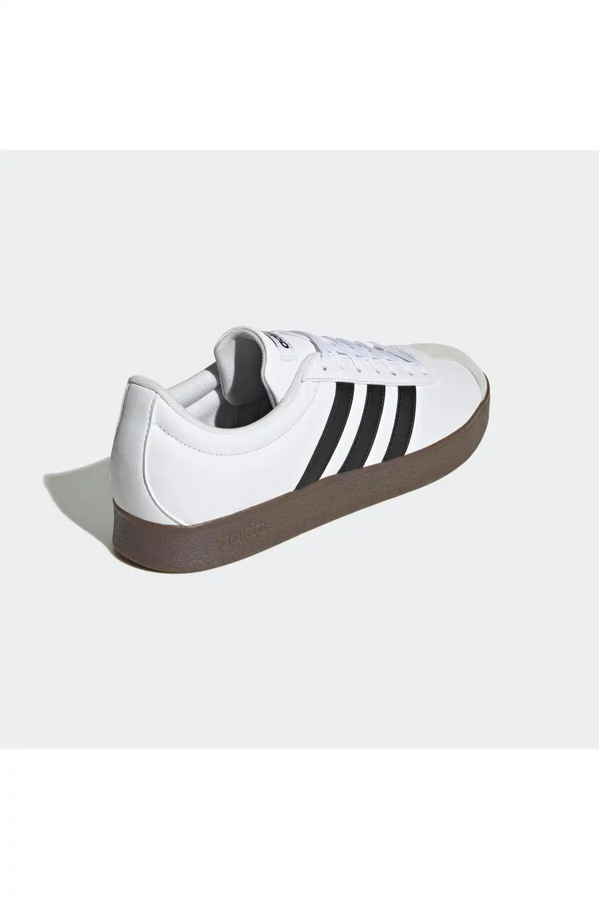 کفش اسپورت مردانه مدل جدید پاییز  2025  برند  adidas به رنگ  سفید