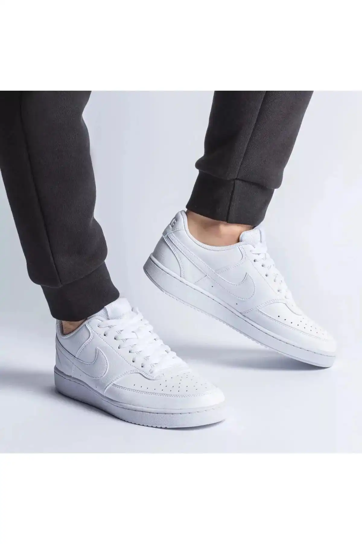 کفش اسپورت مردانه مدل جدید پاییز  2025  برند  Nike به رنگ  سفید