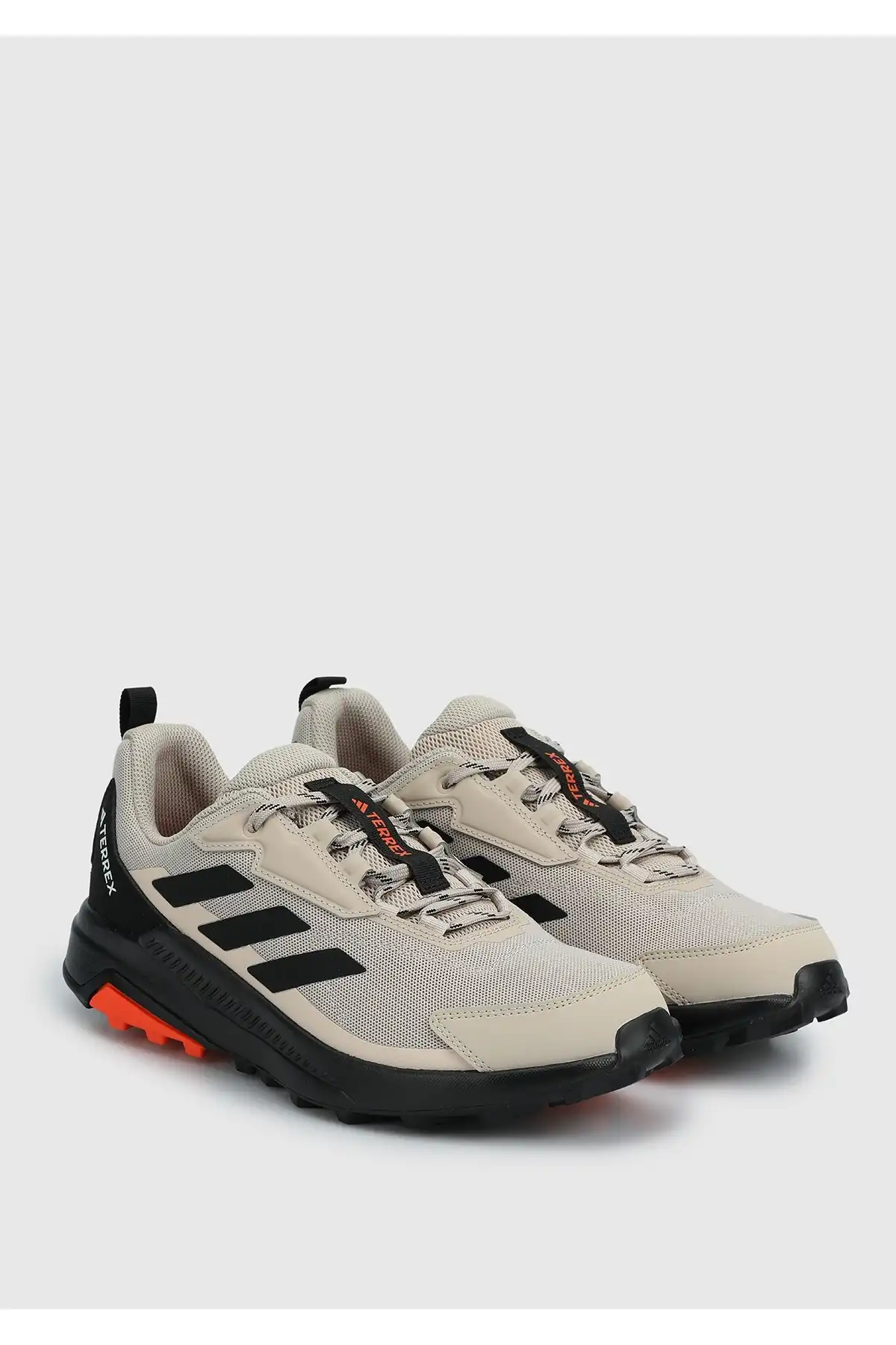 کفش اسپورت مردانه مدل جدید پاییز  2025  برند  adidas به رنگ  بژ