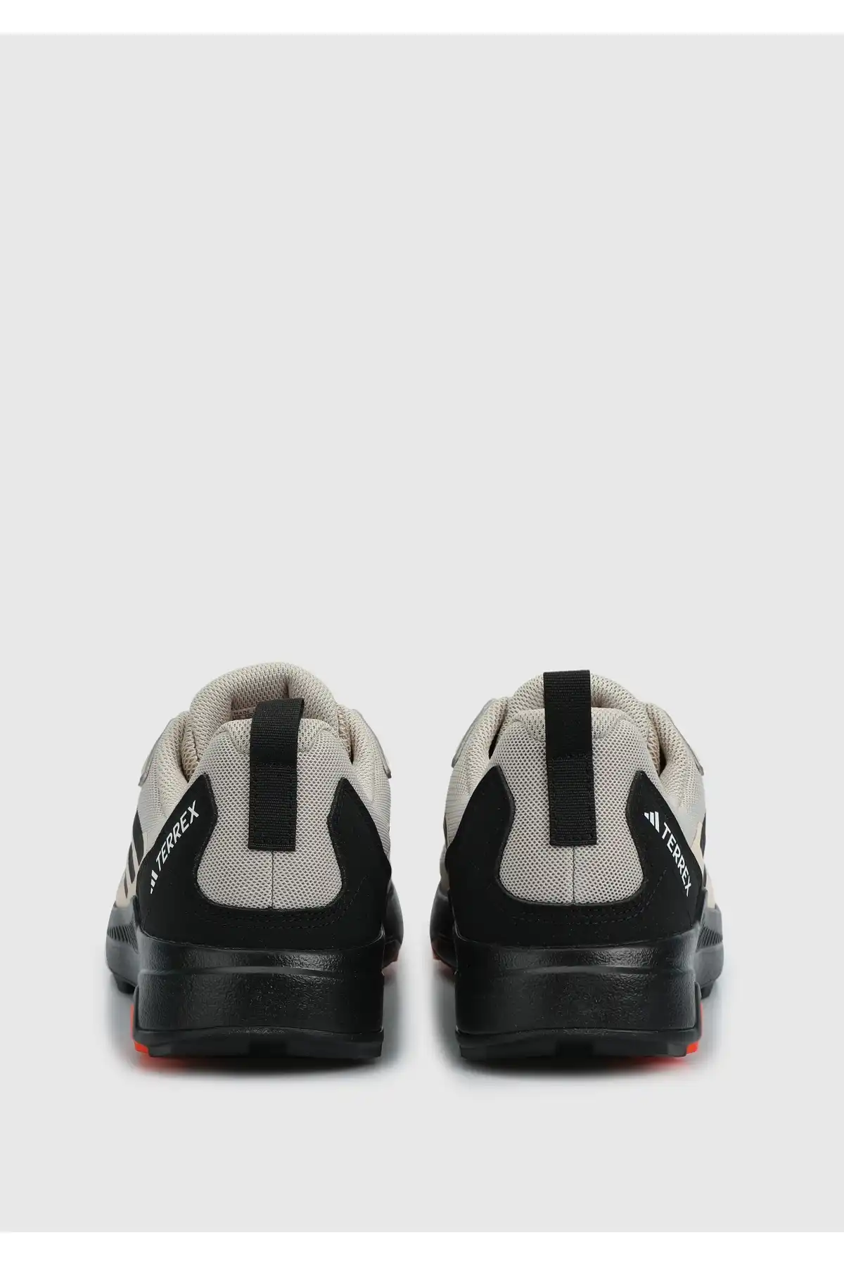 کفش اسپورت مردانه مدل جدید پاییز  2025  برند  adidas به رنگ  بژ