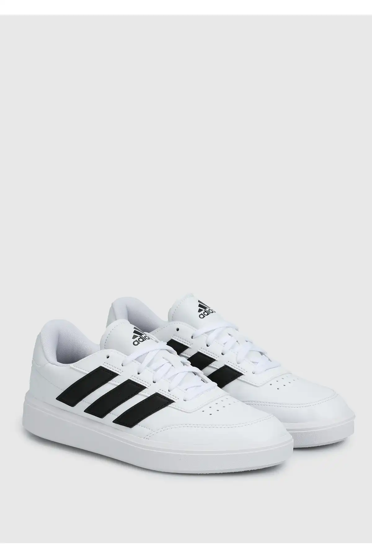 کفش اسپورت مردانه مدل جدید پاییز  2025  برند  adidas به رنگ  ابر سفید / هسته سیاه / ابر سفید