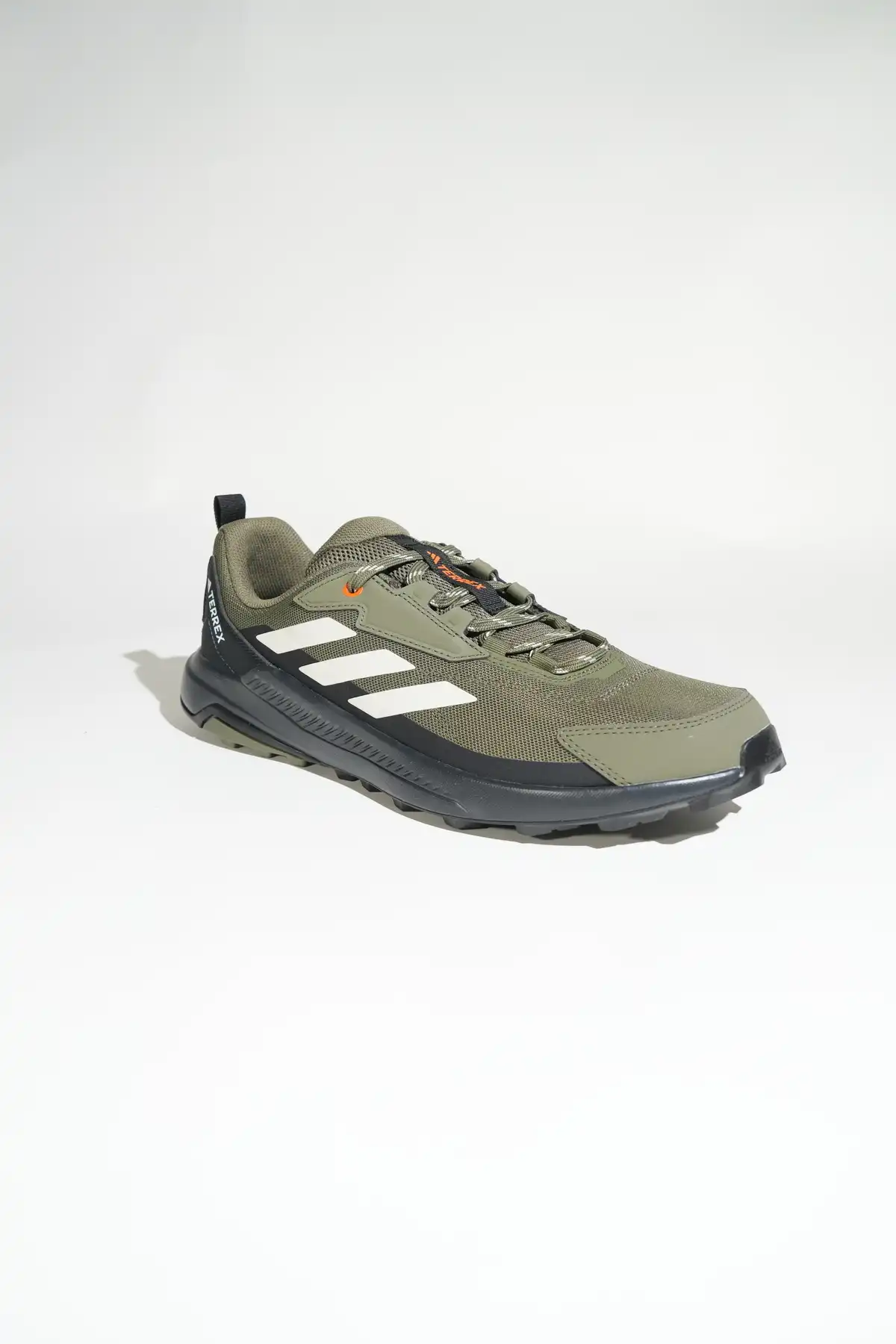 کفش اسپورت مردانه مدل جدید پاییز  2025  برند  adidas به رنگ  خاکی