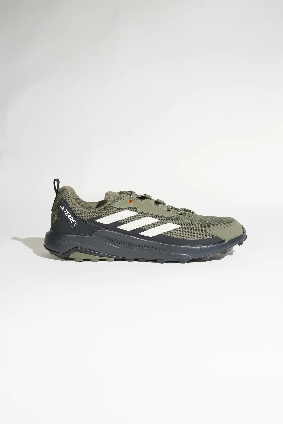 کفش اسپورت مردانه مدل جدید پاییز  2025  برند  adidas به رنگ  خاکی