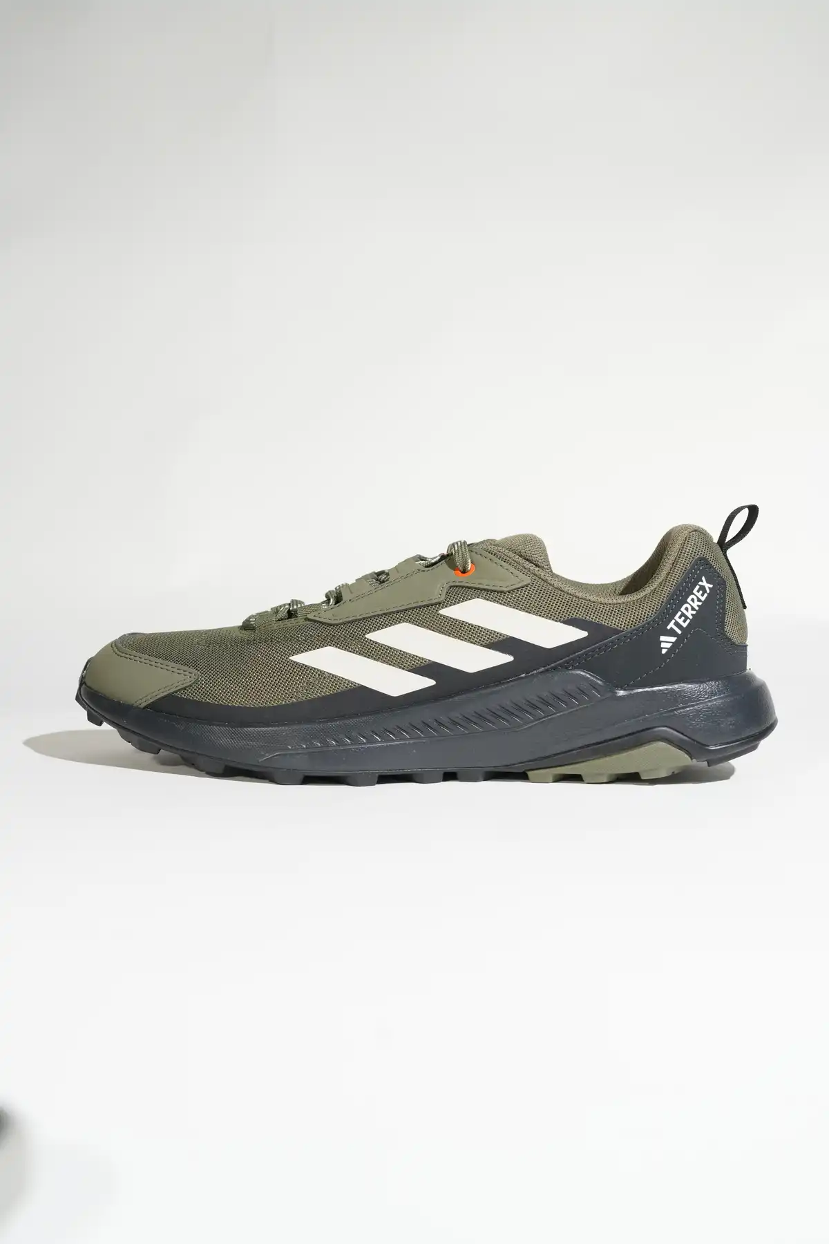 کفش اسپورت مردانه مدل جدید پاییز  2025  برند  adidas به رنگ  خاکی