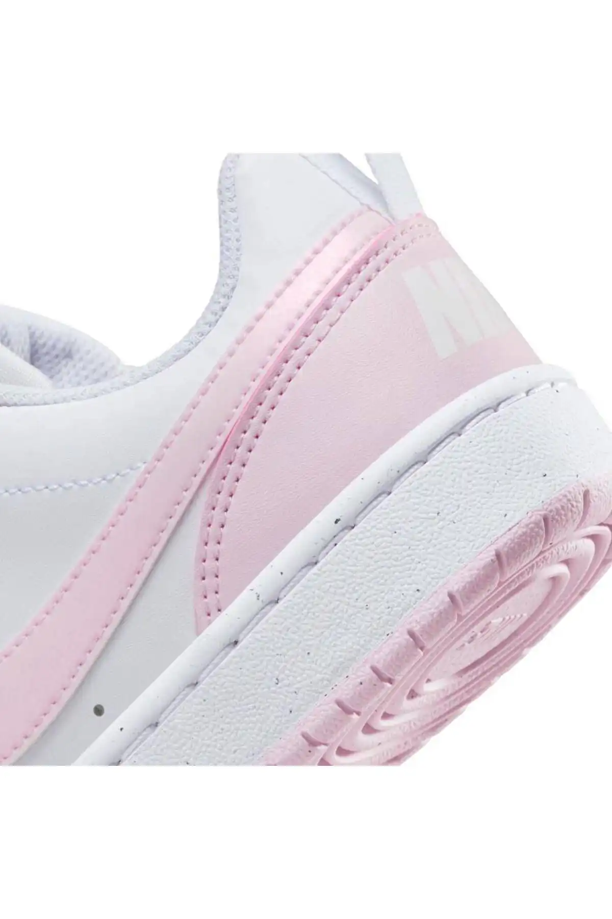 کفش اسپورت مردانه مدل جدید پاییز  2025  برند  Nike به رنگ  رنگ صورتی سفید