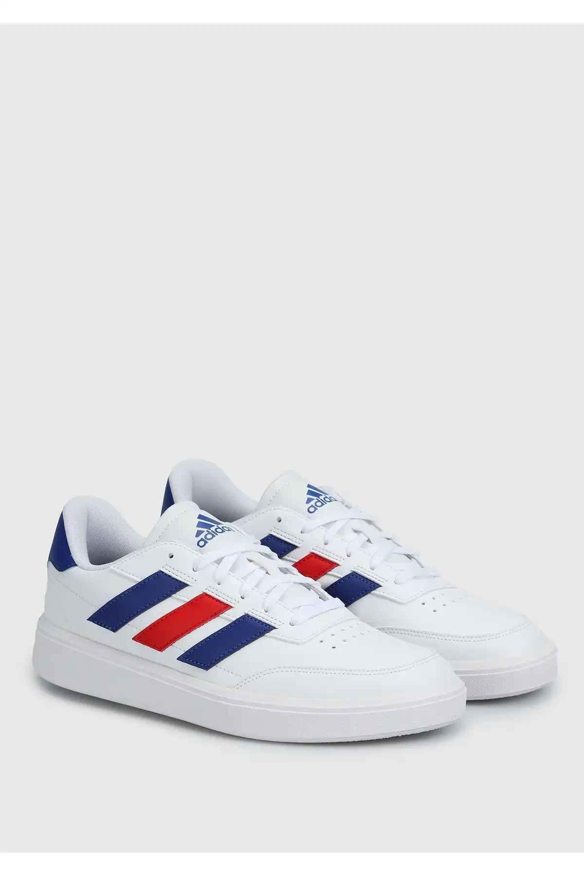 کفش اسپورت مردانه مدل جدید پاییز  2025  برند  adidas به رنگ  سفید