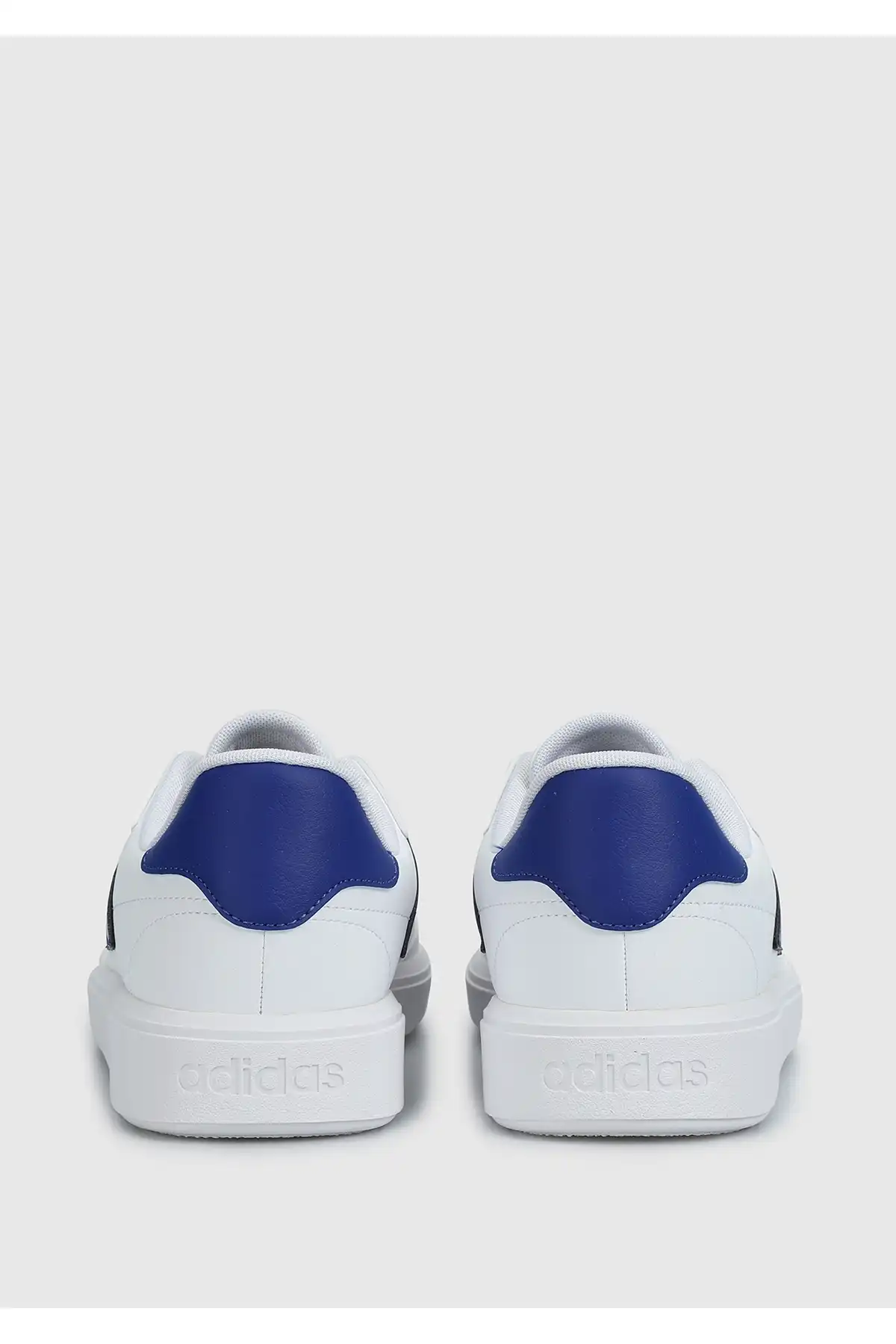 کفش اسپورت مردانه مدل جدید پاییز  2025  برند  adidas به رنگ  سفید
