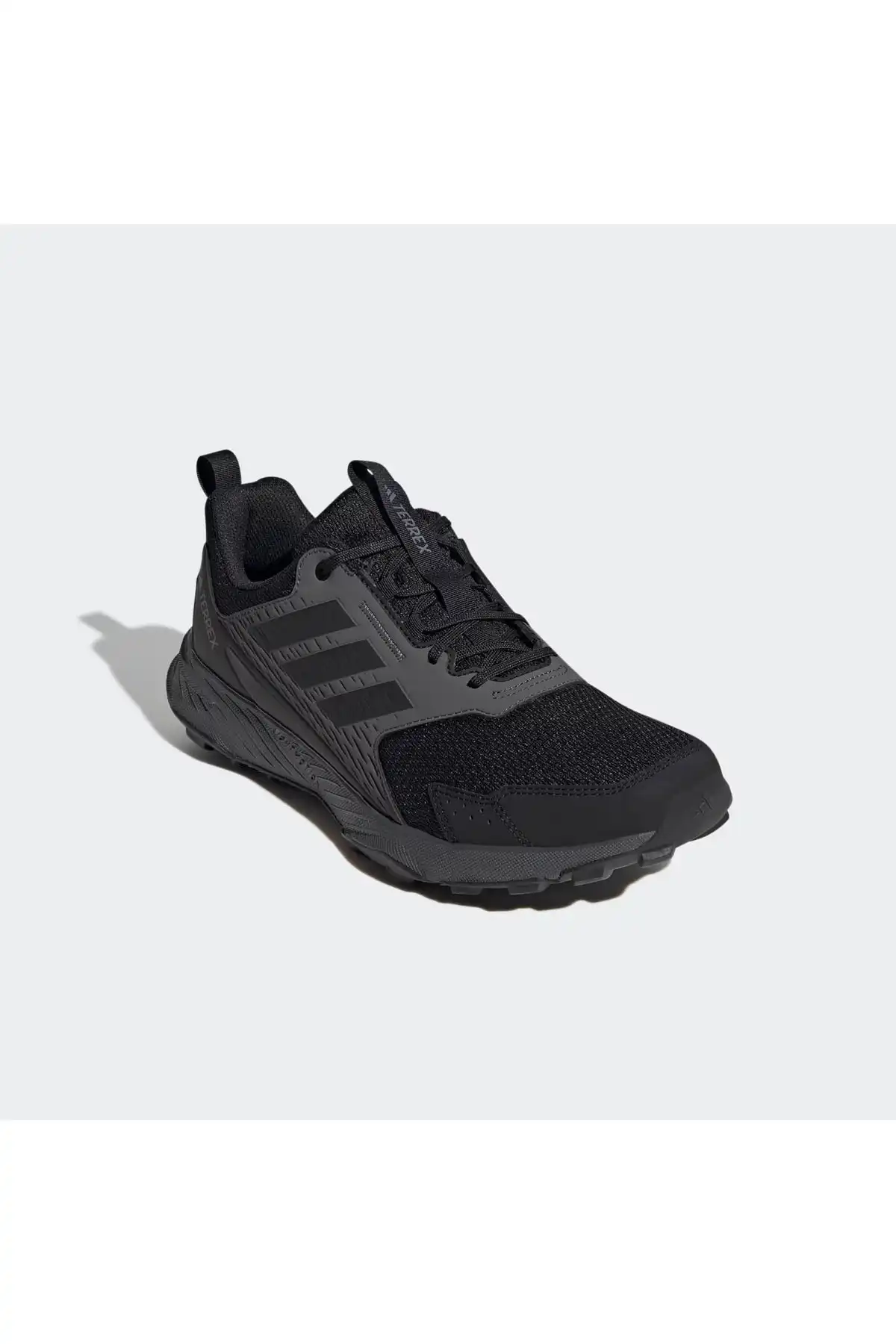کفش اسپورت مردانه مدل جدید پاییز  2025  برند  adidas به رنگ  سیاه