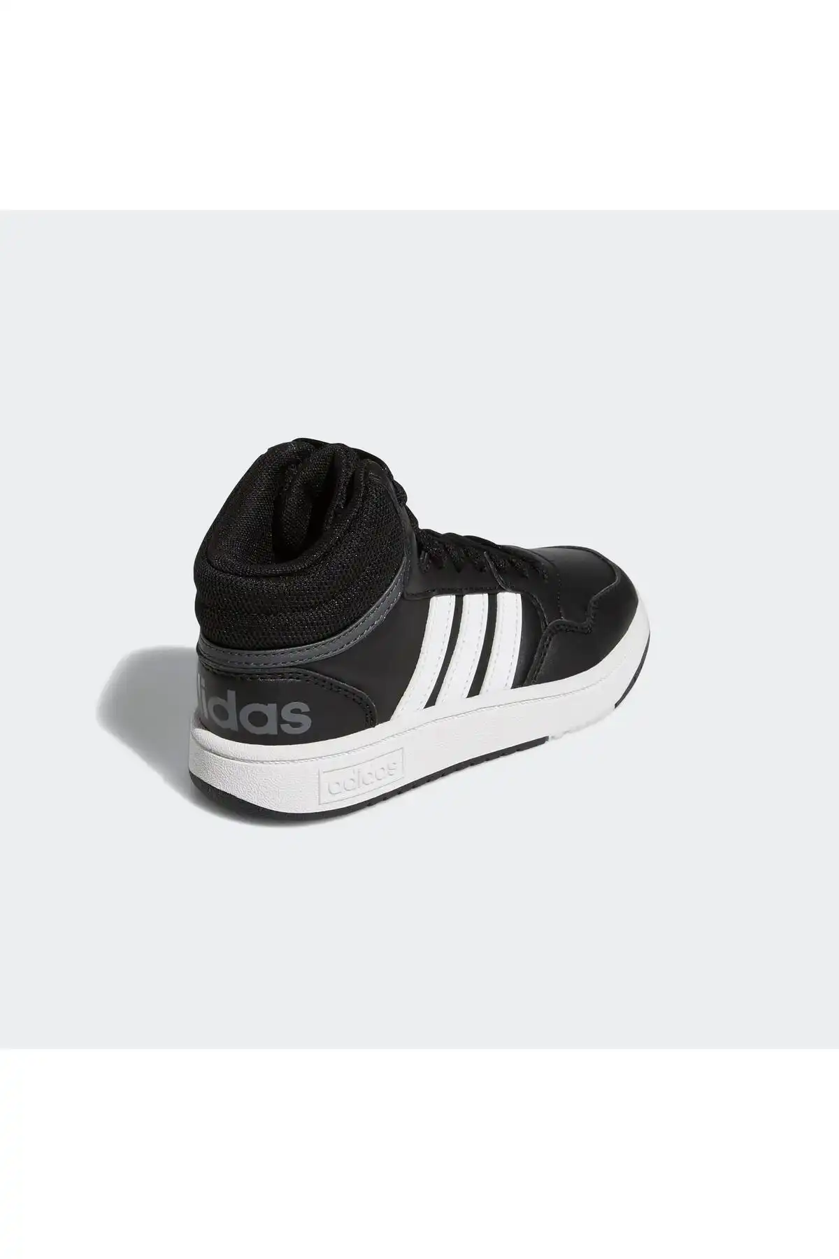 کفش اسپورت مردانه مدل جدید پاییز  2025  برند  adidas به رنگ  سیاه