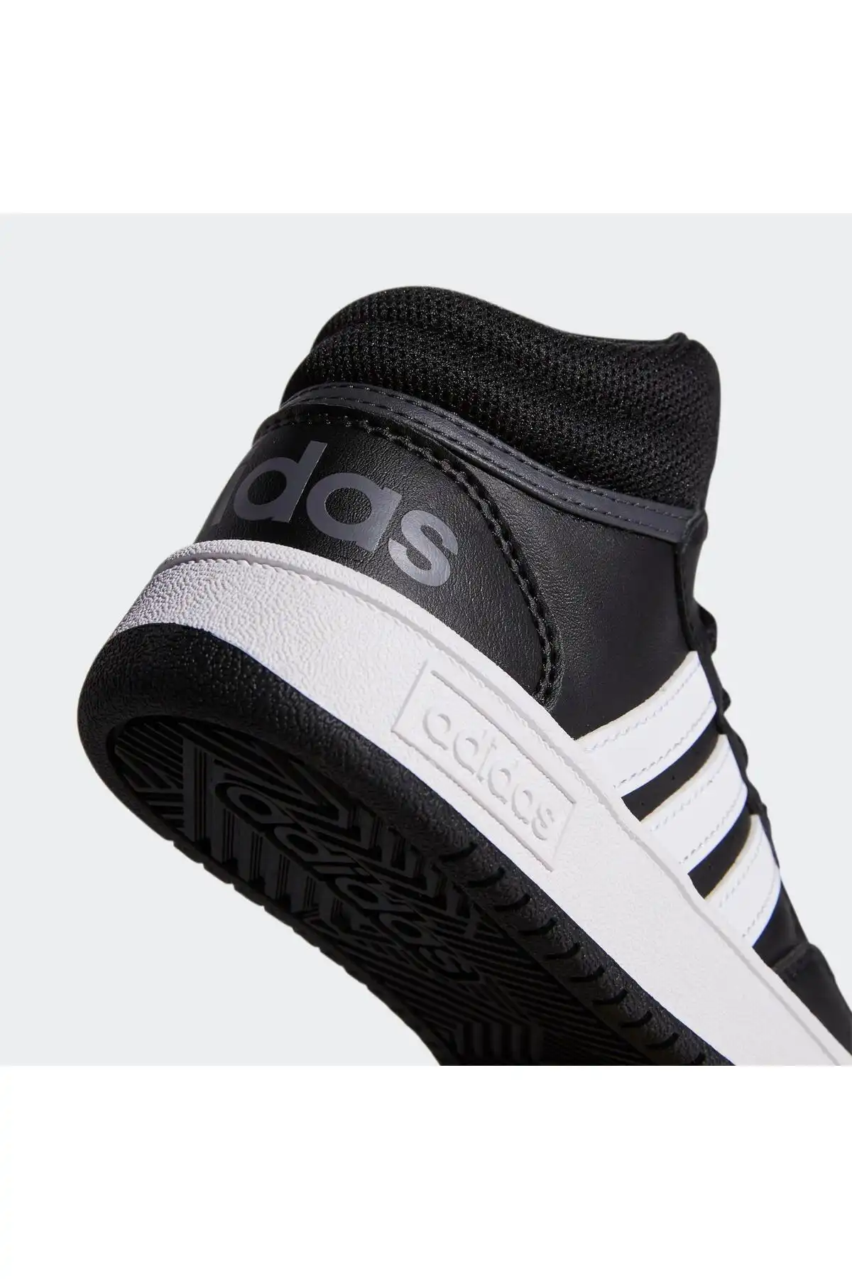 کفش اسپورت مردانه مدل جدید پاییز  2025  برند  adidas به رنگ  سیاه