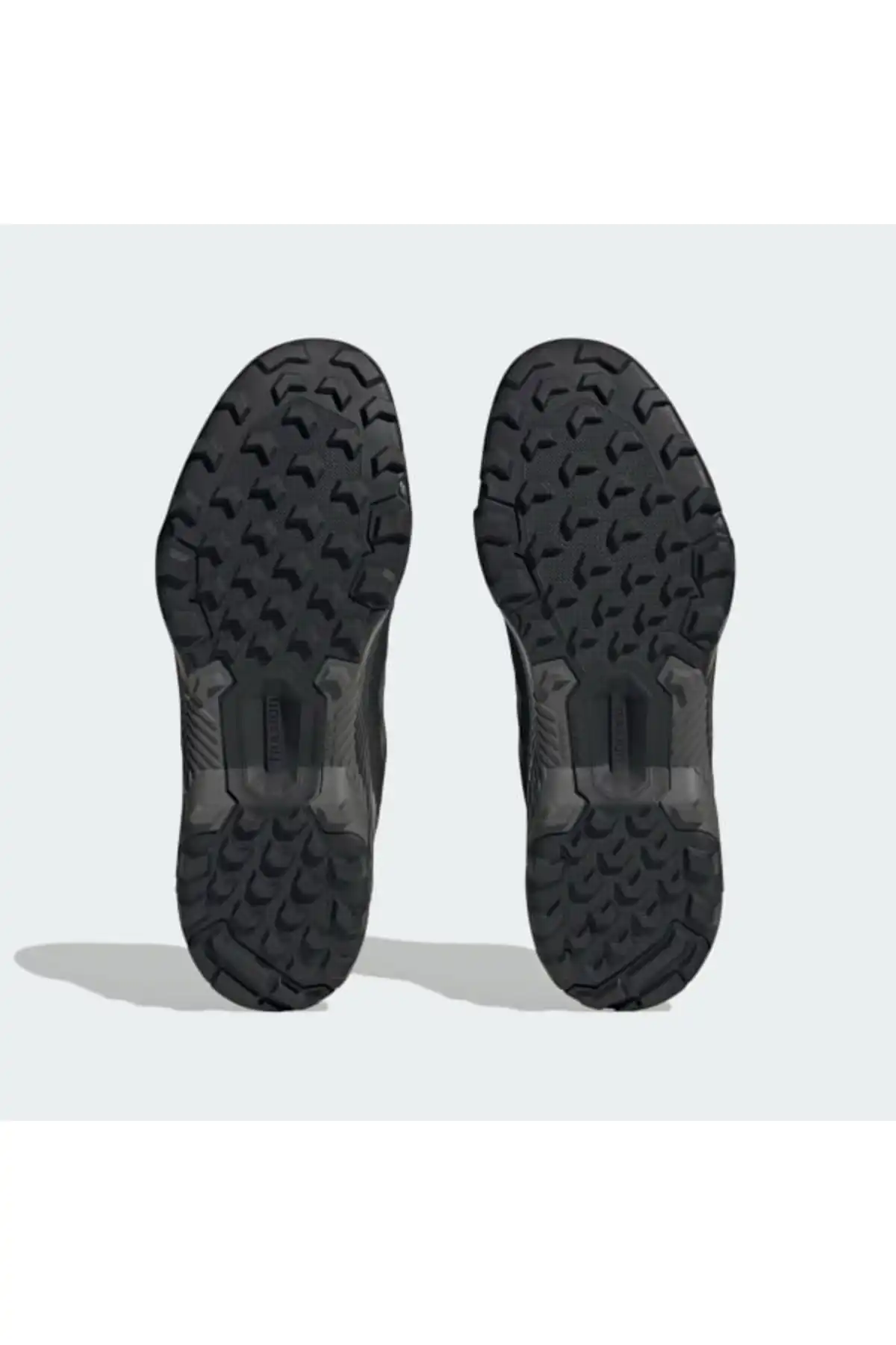 کفش اسپورت مردانه مدل جدید پاییز  2025  برند  adidas به رنگ  سیاه