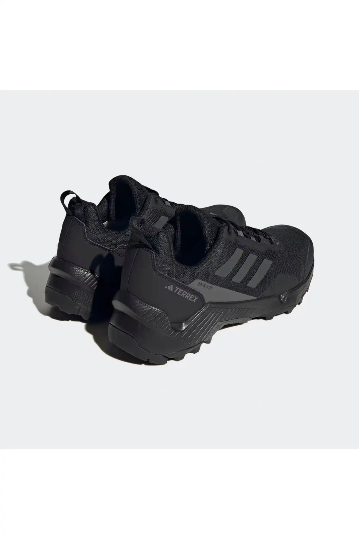 کفش اسپورت مردانه مدل جدید پاییز  2025  برند  adidas به رنگ  سیاه