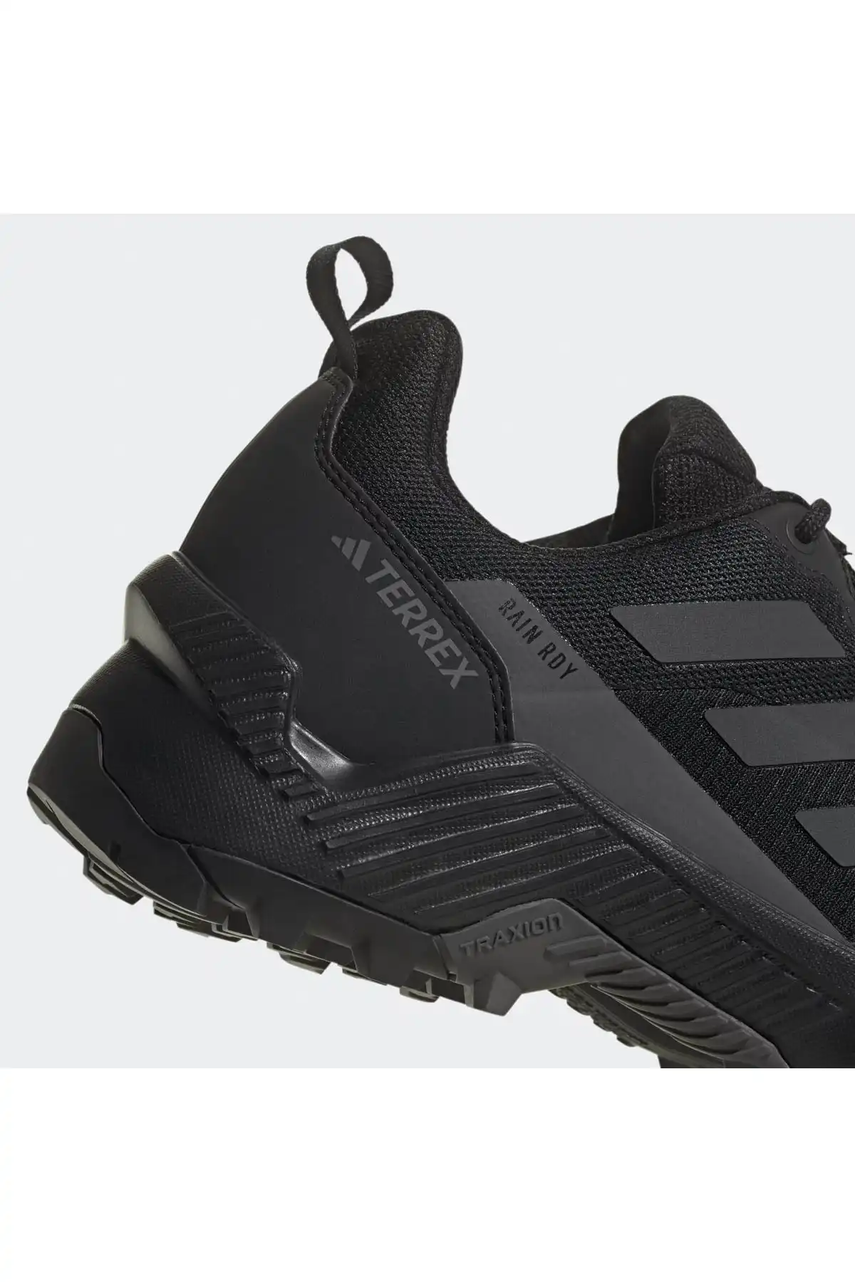 کفش اسپورت مردانه مدل جدید پاییز  2025  برند  adidas به رنگ  سیاه