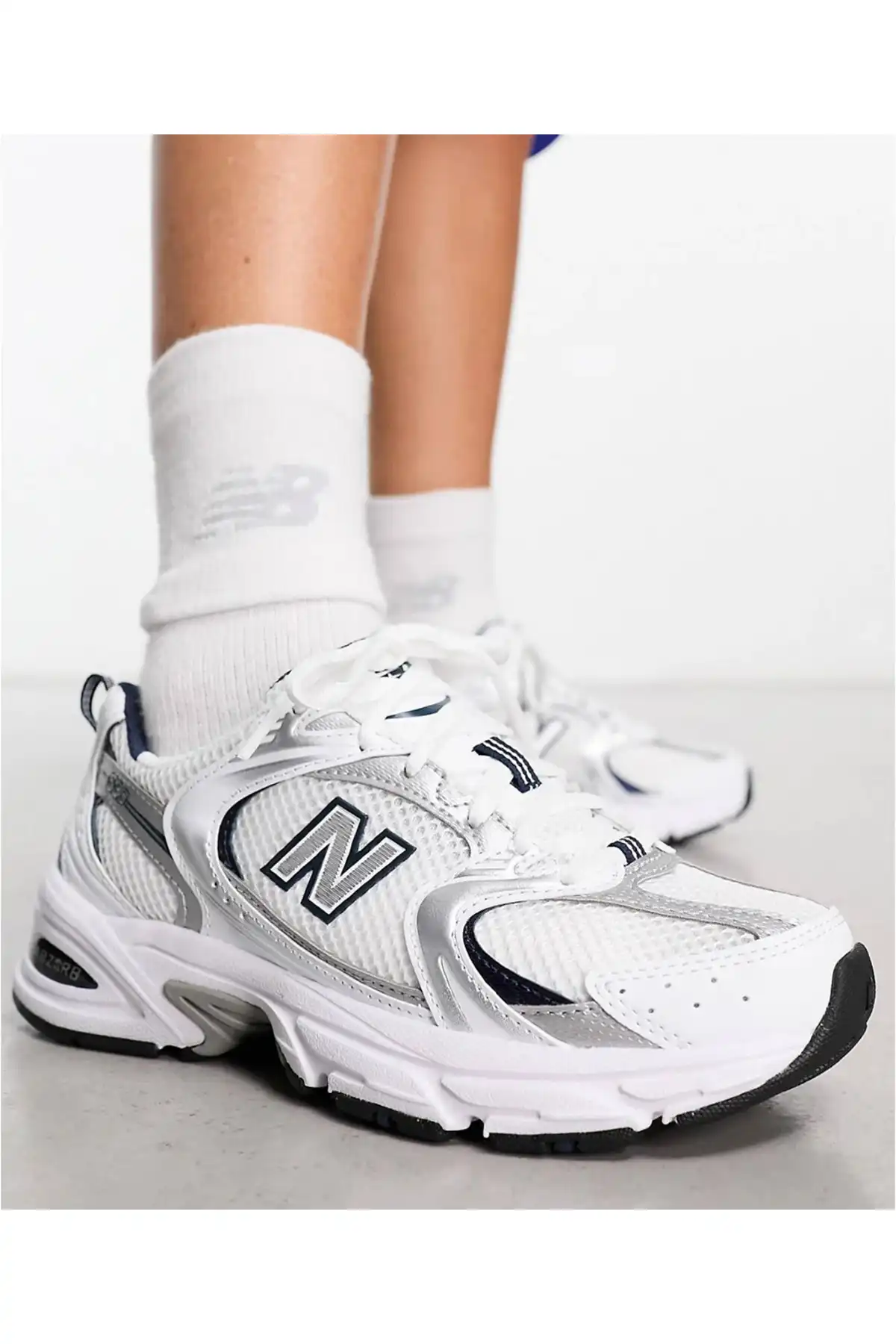 کفش اسپورت مردانه مدل جدید پاییز  2025  برند  New Balance به رنگ  سفید/SG
