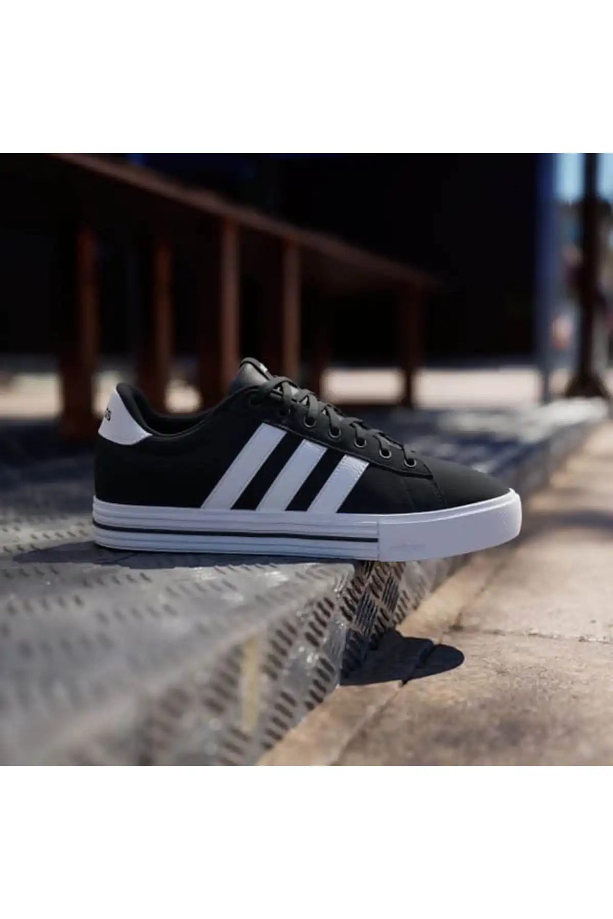 کفش اسپورت مردانه مدل جدید پاییز  2025  برند  adidas به رنگ  سیاه هسته