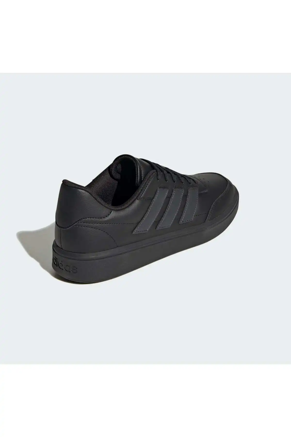 کفش اسپورت مردانه مدل جدید پاییز  2025  برند  adidas به رنگ  سیاه هسته