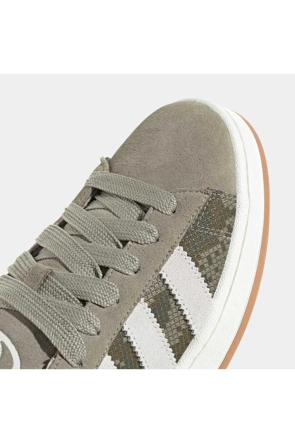 کفش اسپورت مردانه مدل جدید پاییز  2025  برند  adidas به رنگ  سبز