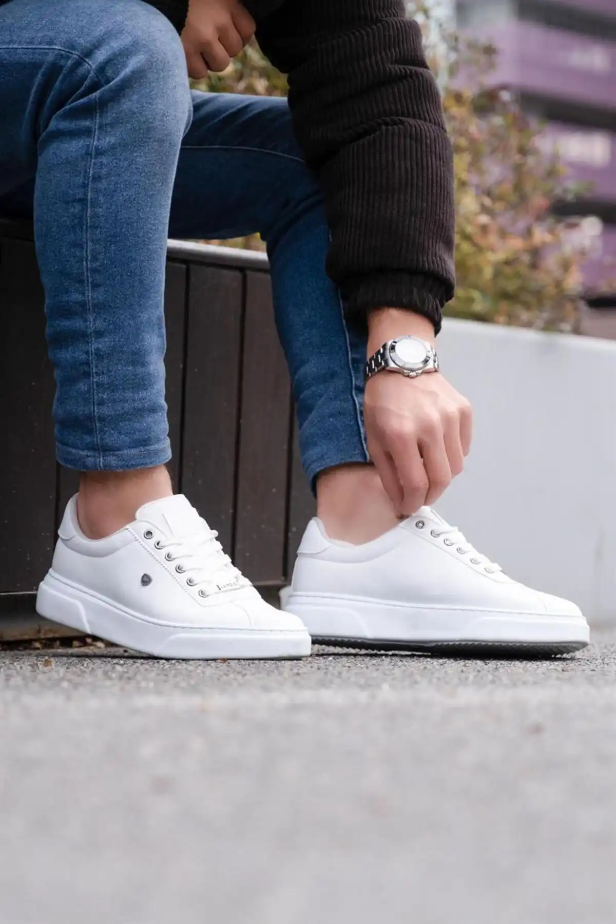 کفش های گاه به گاه ارتوپدی روزانه سیاه و سفید مردان برند   MerlitShoes ( مروج )  به رنگ  سفید
