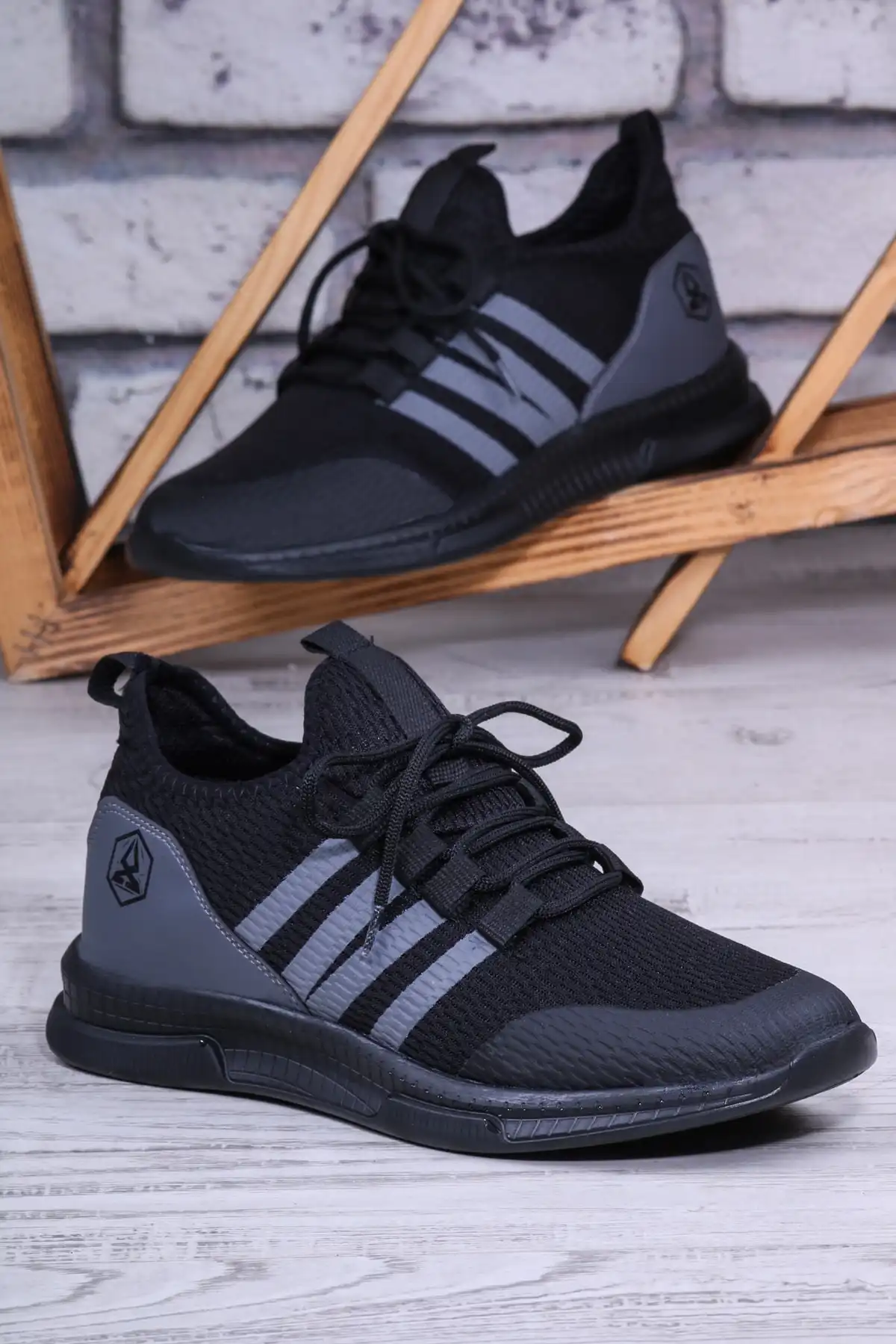 DS Storm White Black Unisex کفش ورزشی برند   Dark Seer ( تاریک بینا )  به رنگ  سیاه