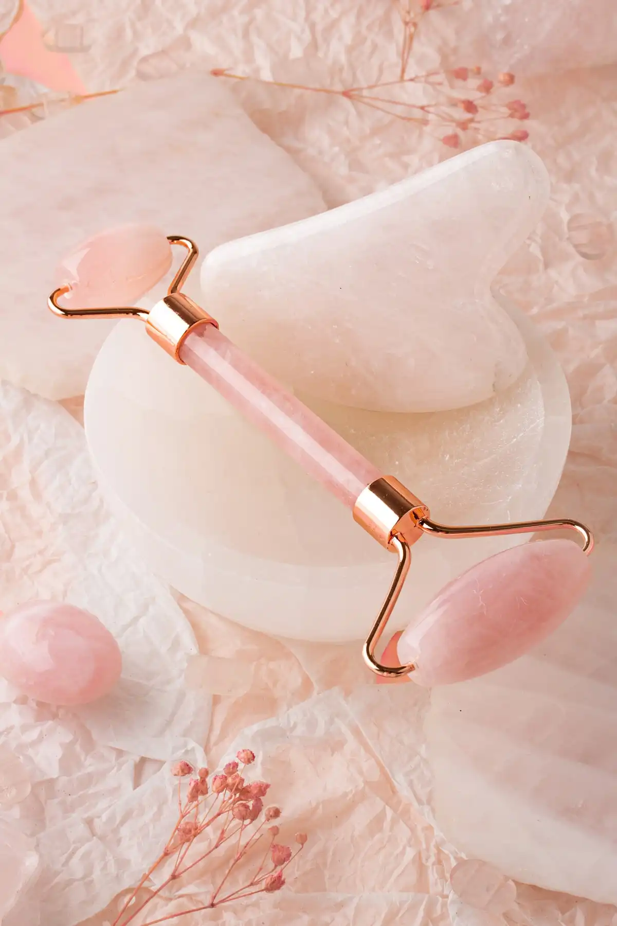 ست ماساژ غلتکی سنگ طبیعی رز کوارتز و Heart Gua Sha برند   OSMANLI DOĞAL TAŞ(سنگ طبیعی عثمانی) به رنگ   در دسته ست مراقبت از پوست