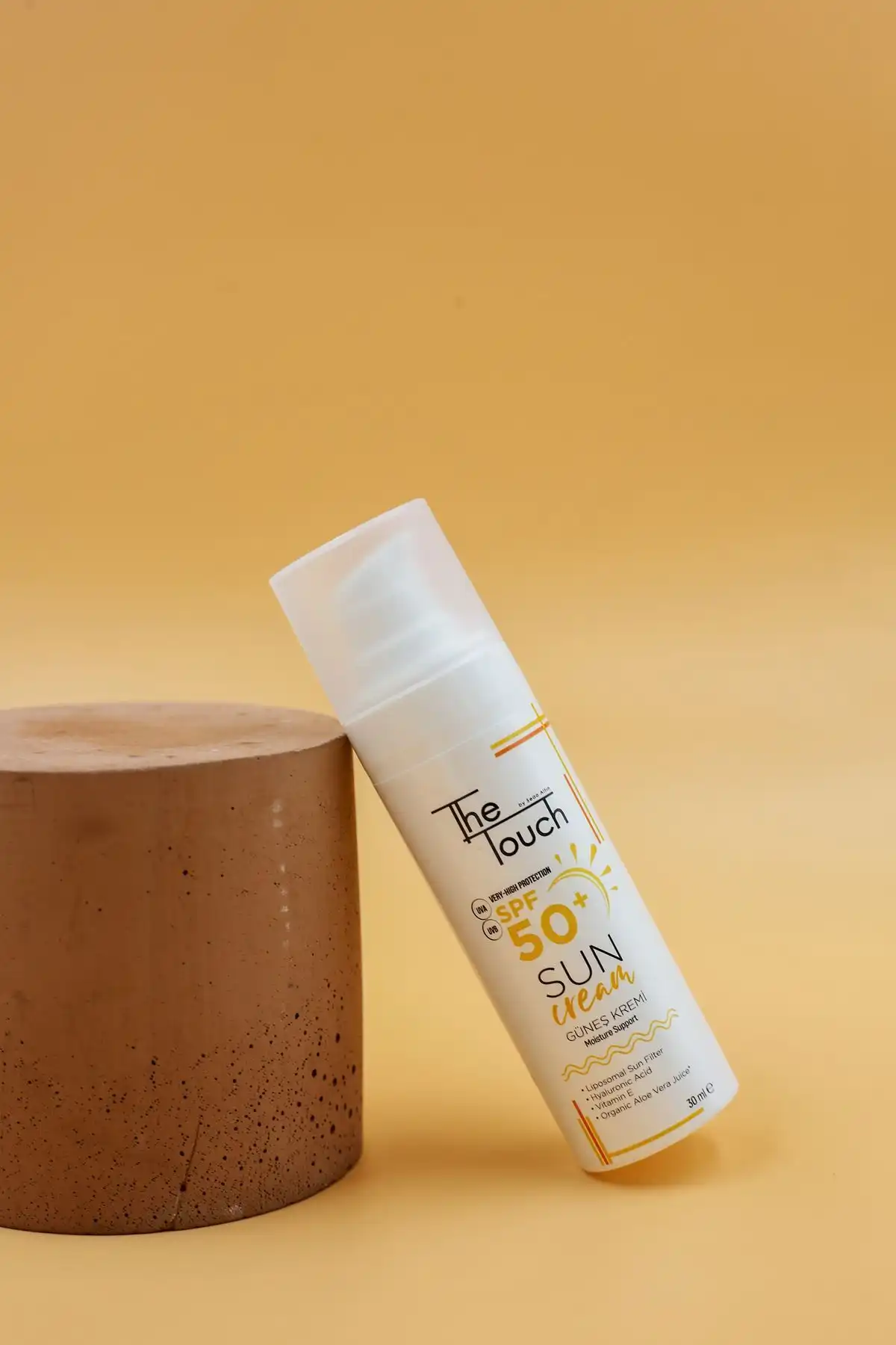 ضد آفتاب SPF 50 برند   به رنگ   در دسته ضد آفتاب