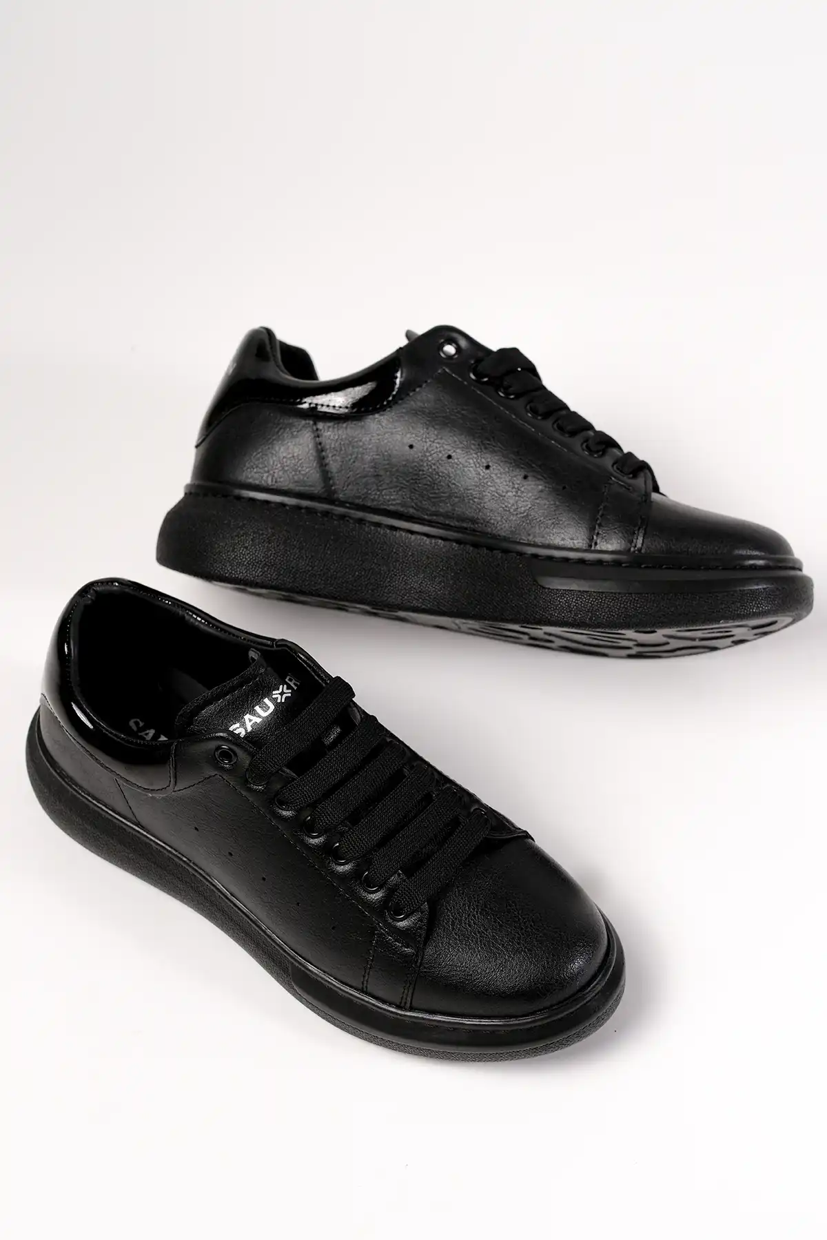 کفش های پیاده روی مردانه پایه سیاه و سفید برند   ShoePublic به رنگ  سیاه