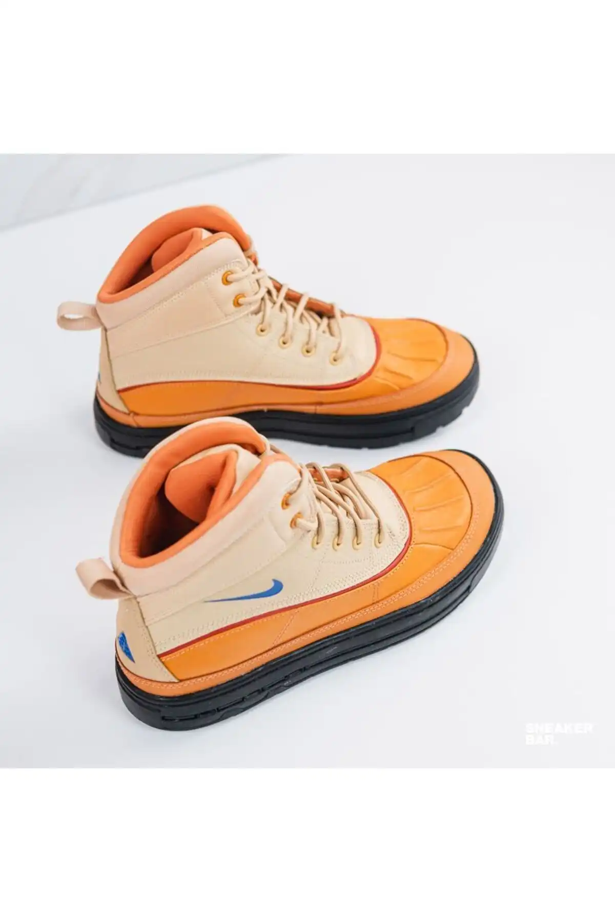 چکمه Woodside 2 High (ACG). برند   Nike به رنگ  زرد در دسته بوت مردانه