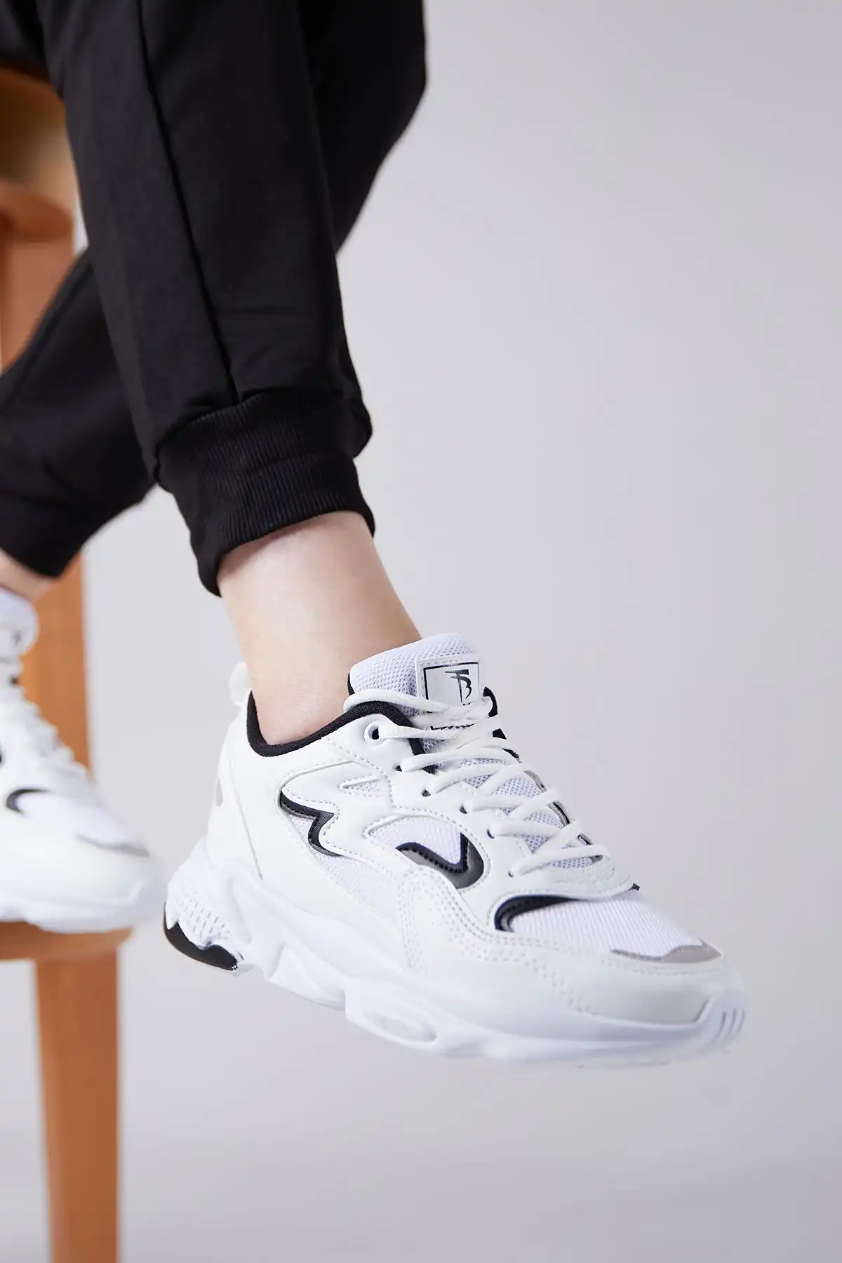 کفش ورزشی نلسون یونیزکس برند   HUMMEL به رنگ  سفید