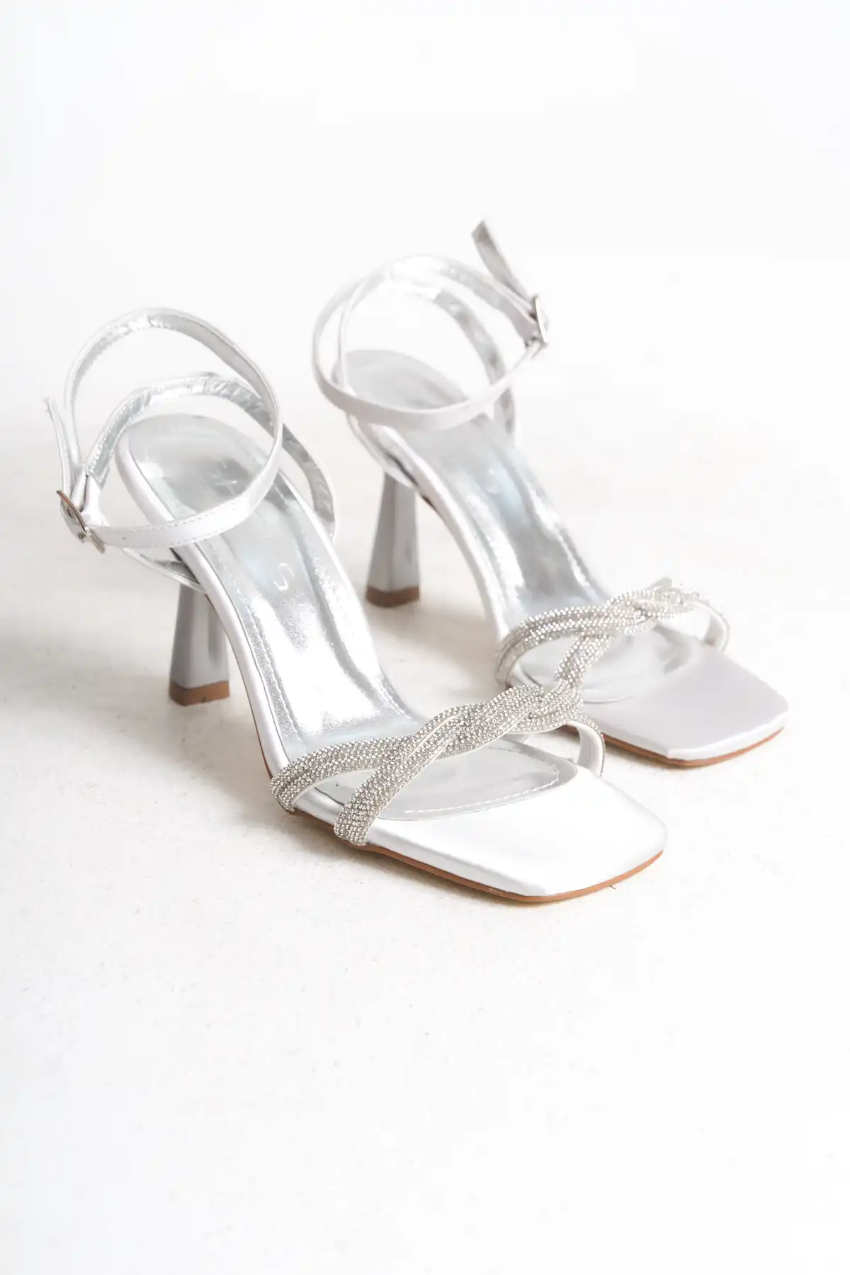 کفش های lemues در پشت کفش های سنگی جلوی دست و پنجه نرم باز برند  LEMUES SHOES به رنگ  Gri در دسته کفش مجلسی زنانه