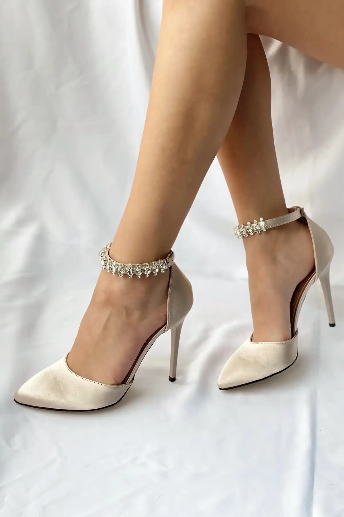 کفش مجلسی زنانه اصل ترکیه مدل جدید 2025  برند   Nil Shoes ( نیل کفش )  به رنگ  بژ
