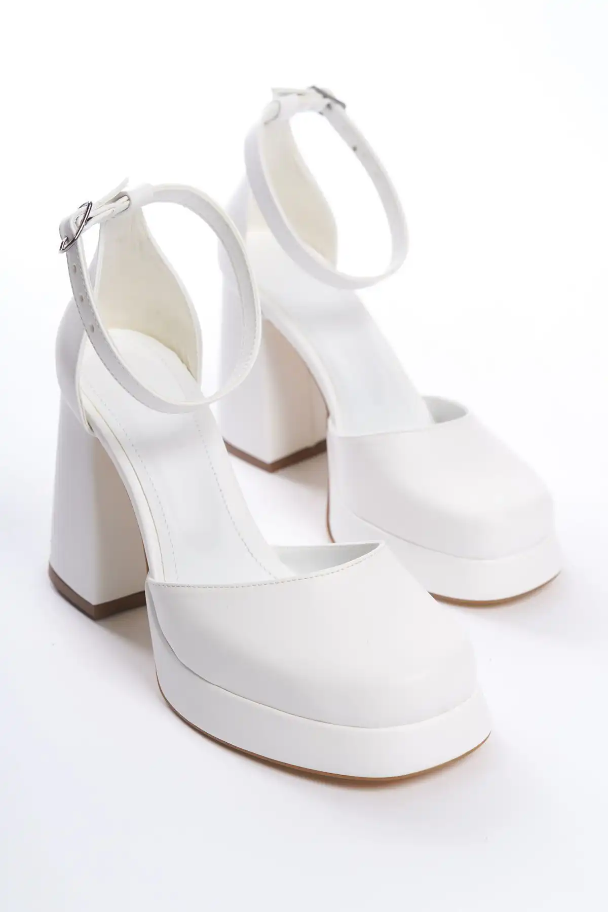 کفش مجلسی زنانه اصل ترکیه مدل جدید 2025  برند  Shoesers ( کفش )  به رنگ  پوست سفید